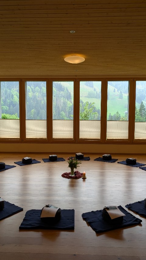 no words needed🤍🧘♀️✨🌻⛰️
#grateful #thankyou