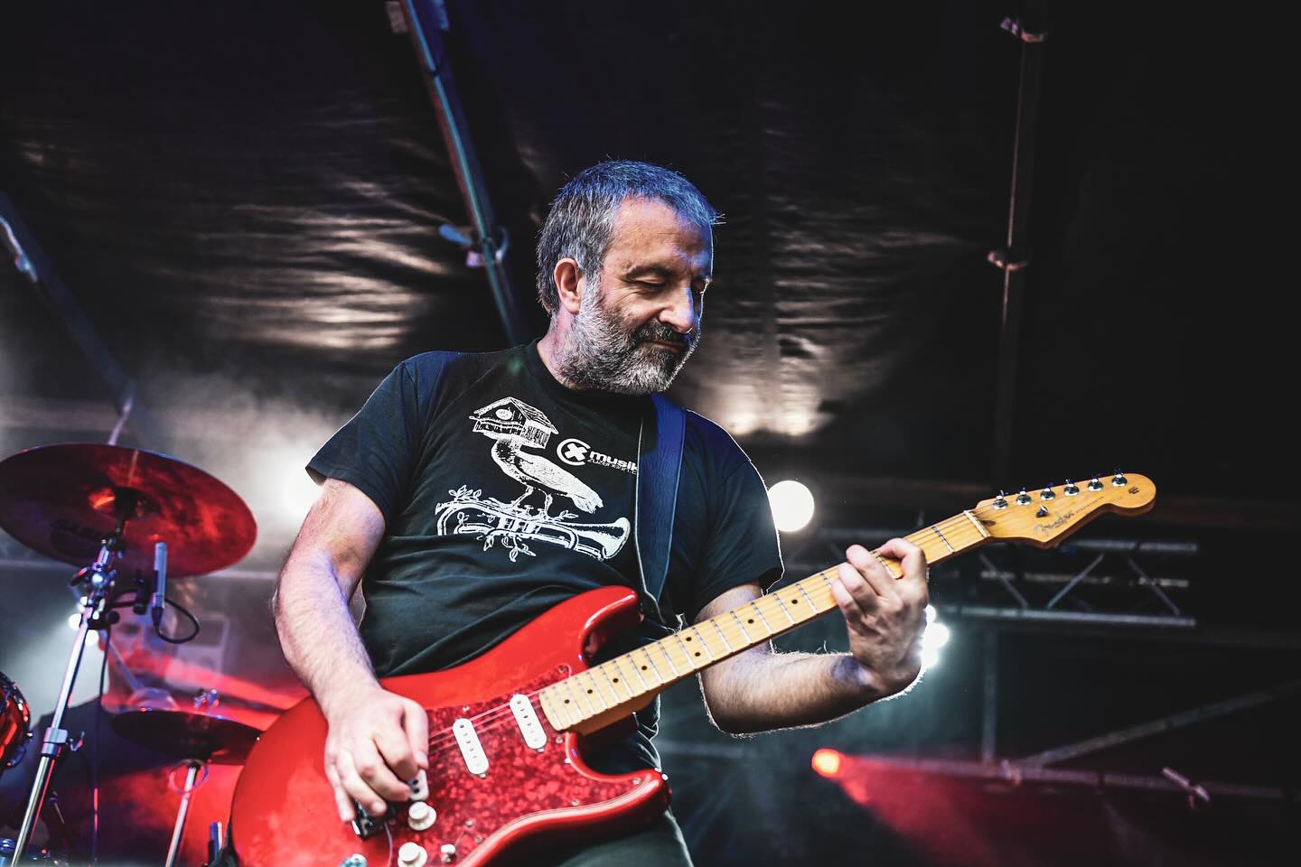 MILA ESKER ERMUA eta VERTIGO ROCK! 🔥🔥🔥
Itzel atzo Ermuan ospatzen den Vertigo Rock-en! Giro eta ikuslego aparta!
Eskerrak eman jaialdi hau aurrera ateratzen duen jende guztiari, hain era xumean egiten duzuen lanagatik. Baita gure kontzertura bertaratu zineten guztioi ere! Gora zuek!
¡Impresionante ayer en el Vertigo Rock que se celebra en Ermua! ¡Gran ambiente y público!
Agradecer a toda la gente que saca adelante este festival de una manera tan humilde. ¡También a todos los que os acercasteis a nuestro concierto! ¡We love you!
Hurrengoak/Siguientes
05/17 Donostia @ @dabadabass
06/06 Bergara @ Plaza (Jaiak)
06/20 Eibar @ Untzaga Plaza (Jaiak)
07/18 TBA (Jaiak)
09/05 Artea @ Plaza (Jaiak)
tickets www.kokein.com
📸 @eideriturriaga