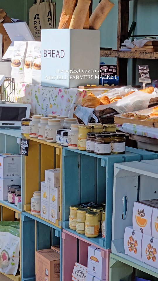 The sun is shining and the local food producers market is open until 2.30 today and tomorrow ☀️
#farmersmarket #local #shoplocal #supportirish #airfield #dublin