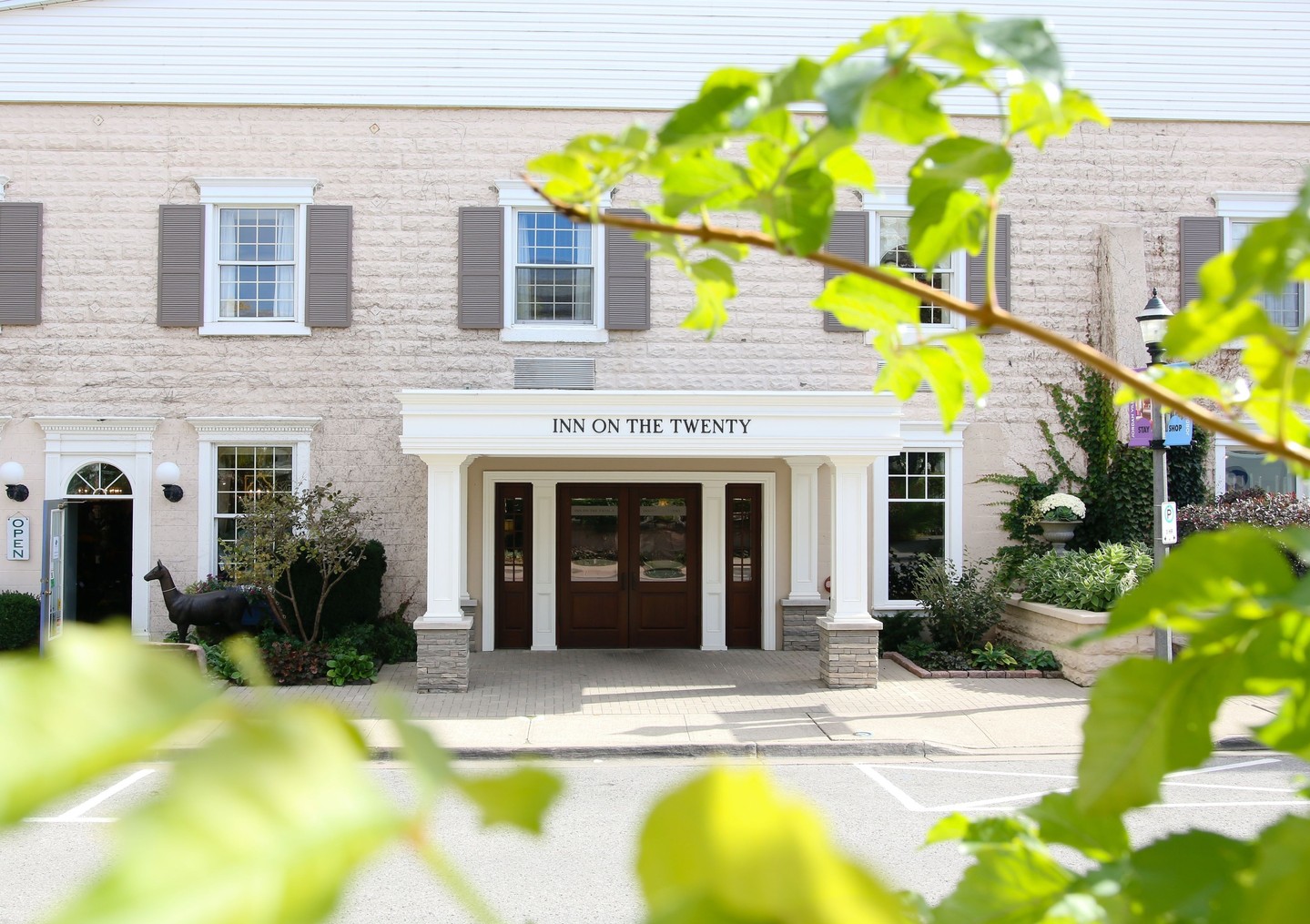 💒 It's going to be a busy summer and fall wedding season in Niagara Benchlands! 💒
If you're lucky enough to be on the guest list for some nuptials in Niagara this summer, the time to book a hotel room is right now!
🛎️ With increased interest in domestic travel, hotel rooms are booking up quickly for summer dates. Make your reservations soon to avoid disappointment.
🏨@innonthetwenty 🛏️@jordanhousetavern 🛎️@thejordanhotel
#NiagaraBenchlands #VisitNiagara #WeddingSeason #OntarioTravel #WanderNiagara