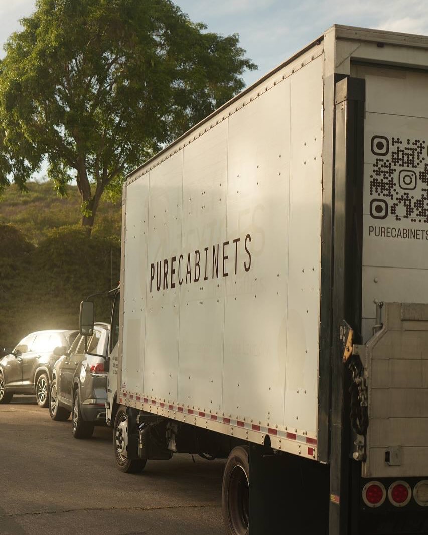 Know that if this truck is coming your way, it’s going to be A LOVELY DAY 😌😗🚚