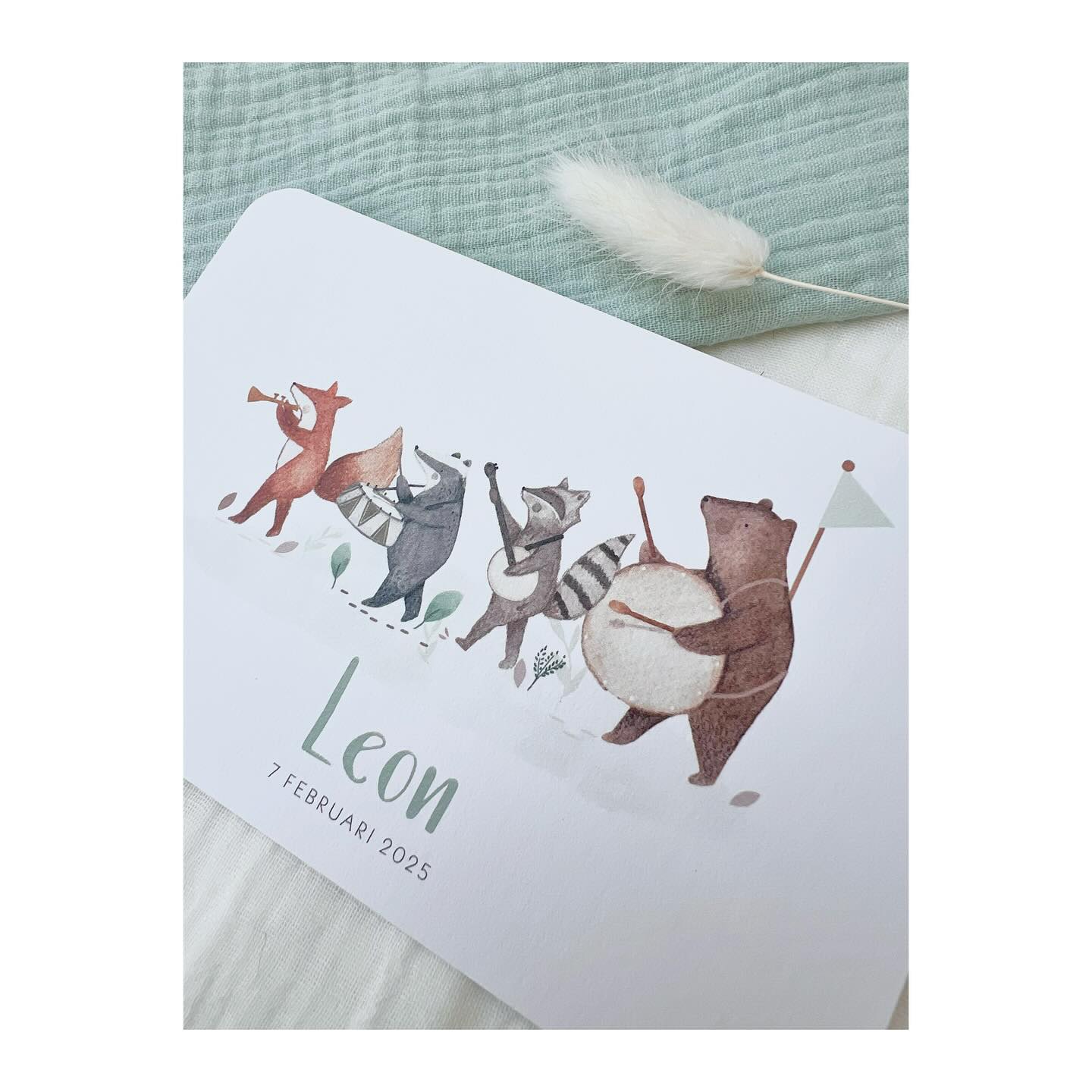 Welkom Leon 🥁
.
.
#geboortekaart #geboortekaartje #geboortekaartjes #baby #studioflo #drukwerk #uniekgeboortekaartje #babyontheway #geboortekaartjejongen #zwanger2025 #zwanger #20wekenzwanger #mommytobe #eenvoudigkaartje #droogbloemen #ontwerp #grafischontwerp #birthannouncement #cartedenaissance #graphicdesign #drukwerk