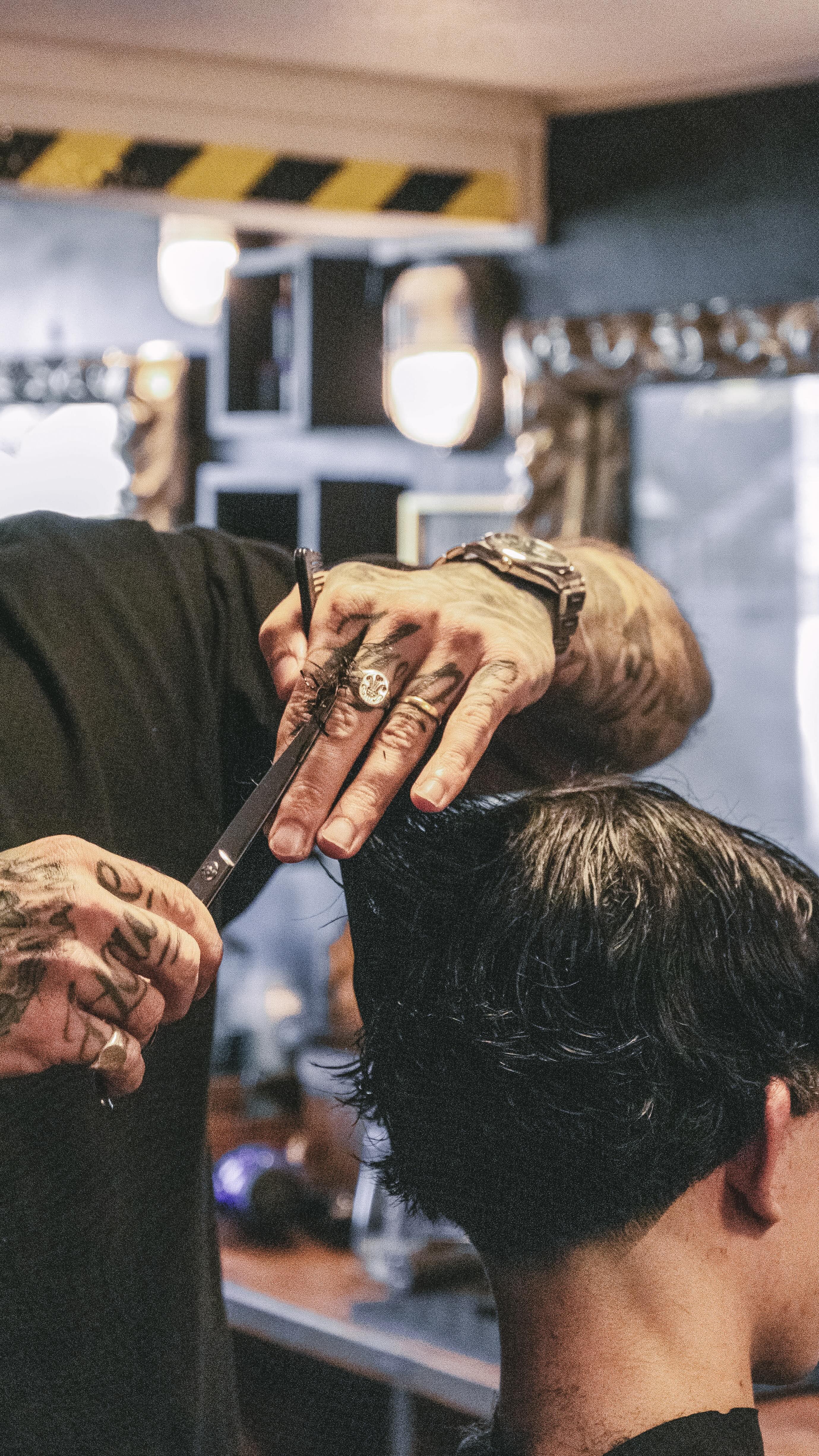 The ultimate hair transformation - come in with long locks, leave with a bold new look.
Fancy a change? Book now via the link in our bio!
Barber - @thiagodalcin
#royalsbarbershop #barbershoproyals #hairtransformations