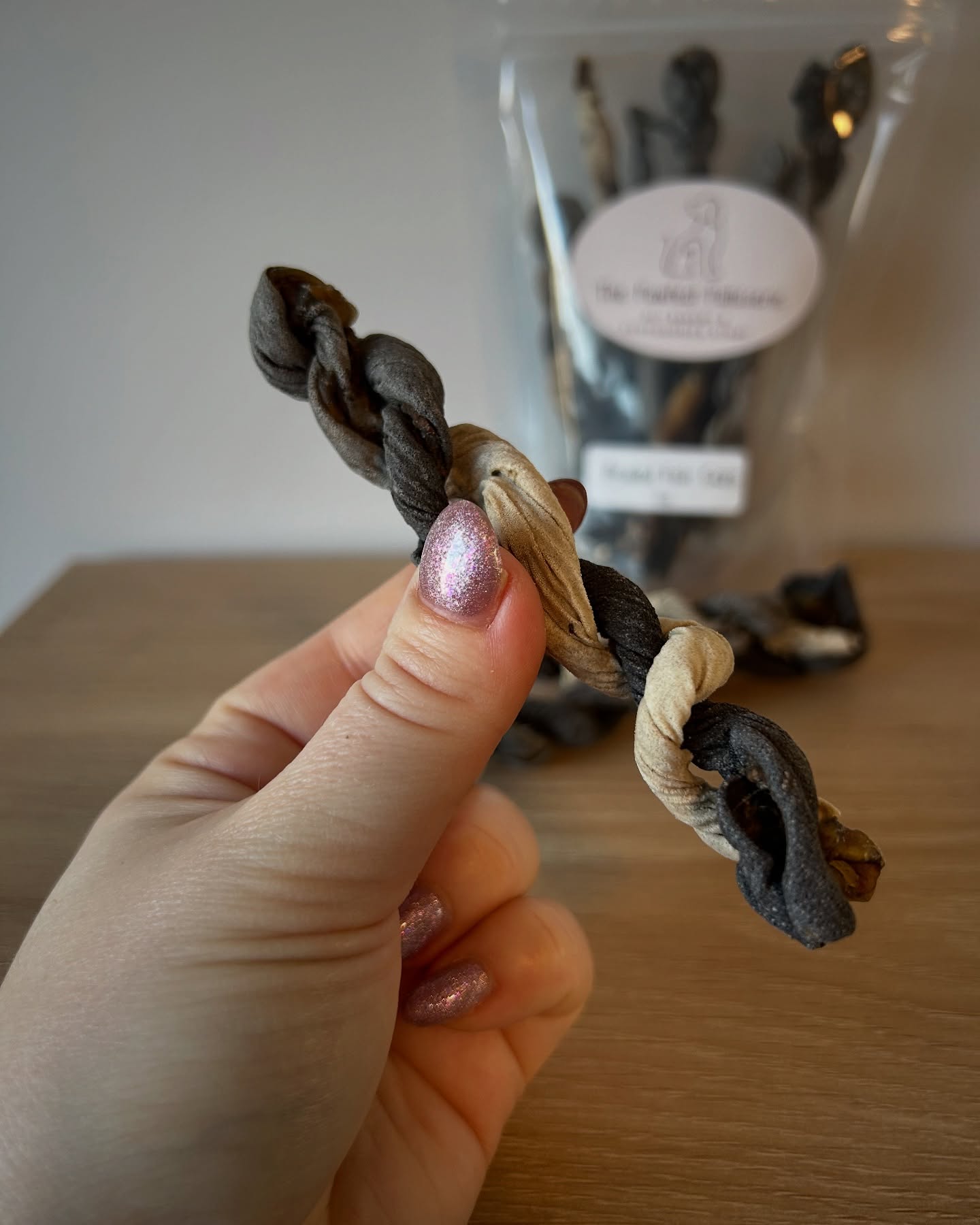 Braided Fish Skins are a great, healthy single ingredient treat for your pooch.
These treats are air-dried to preserve all the natural nutrients and omega-3 fatty acids, promoting joint health and contributing to overall well-being. Approved by our in-house taste testers, your dog is sure to love every chewy bite of these nutritious treats.
Key Benefits:
๐ 100% Australian Fish Skin โ Sourced from premium Australian salmon, these treats are a high-quality, single-ingredient option thatโs both healthy and tasty for your dog.
๐ฆด High in Omega-3 Fatty Acids โ Rich in omega-3 fatty acids, these treats help promote joint health, skin health, and support a shiny coat, making them the perfect treat for active dogs or those in need of a nutritional boost.
๐ช Joint and Muscle Support โ The omega-3 content also contributes to the maintenance of healthy joints, tendons, and cartilage, supporting dogs of all ages in maintaining mobility and flexibility.
๐ฟ All-Natural & Air-Dried โ Our air-dried process locks in the natural flavors and nutrients, ensuring your dog gets a wholesome, preservative-free treat with every bite.
๐ Perfect for Dogs of All Sizes โ Whether you have a small pup or a large breed, these braids are the perfect size and texture for all dogs. Their chewy nature provides great enrichment and promotes dental health.
#dogtreats #fishdogtreats #treatsfordogs #australianmade #australiandogproducts