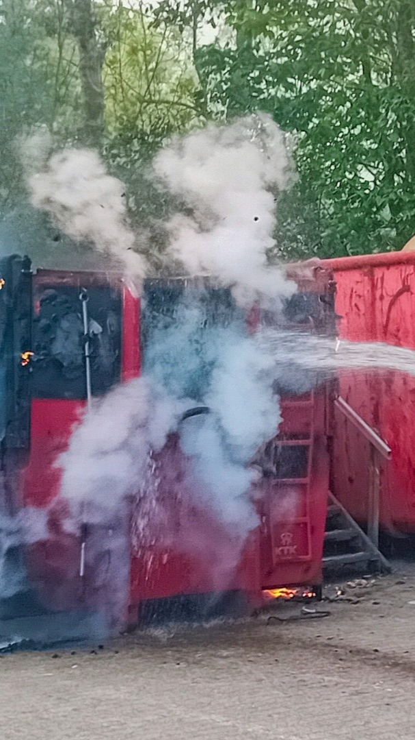📣Wij zijn #streapp en tonen content van ooggetuigen. Bekijk de compilatie van afgelopen week. Nieuwsgierig naar het platform wat wij ontwikkelen? Volg ons!
#ooggetuige #p2000 #112fotografie #brandweer #ambulance #politie #berging #watiseraandehand #hulpverleners #rijkswaterstaat #handhavers #evenementenfotografie #harlingen #sasvangent #geldrop #rijssen #denhaag #leiden #Benthuizen