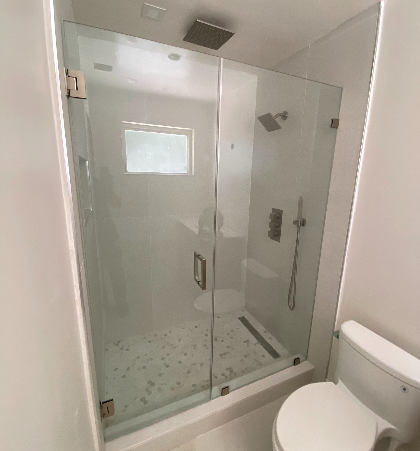We do glass! Shower doors, mirrors, impact windows & doors, non-impact windows, window glass, office partitions, storefronts, window glass replacements, window resealing and more in Miami.
5 star rated and proven to provide the quality you deserve! Call us today! 786-586-3156