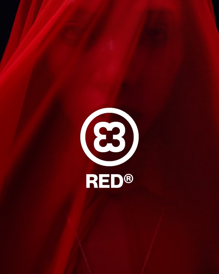 RED®
Des millions d'émotions, dans une couleur flamboyante.
🧯Disponible dès maintenant sur vinylacy.com
Qui enflamme votre cœur ?
#PressedByVinylacy