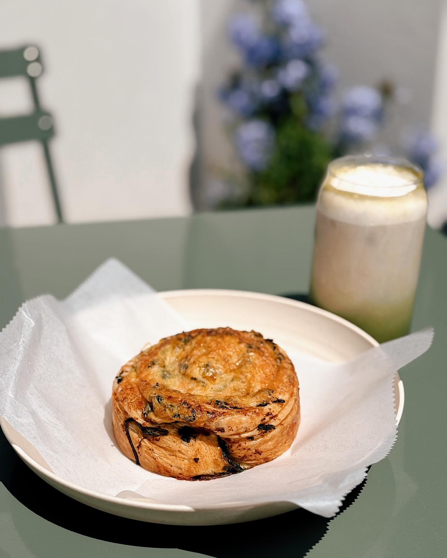 Come grab our new Spinach and Ricotta Croissant “Escargot” with its gorg Parmesan crust! It’s new this week and were absolutely loving its buttery layers, crisp texture and it has spinach so it’s healthy right??