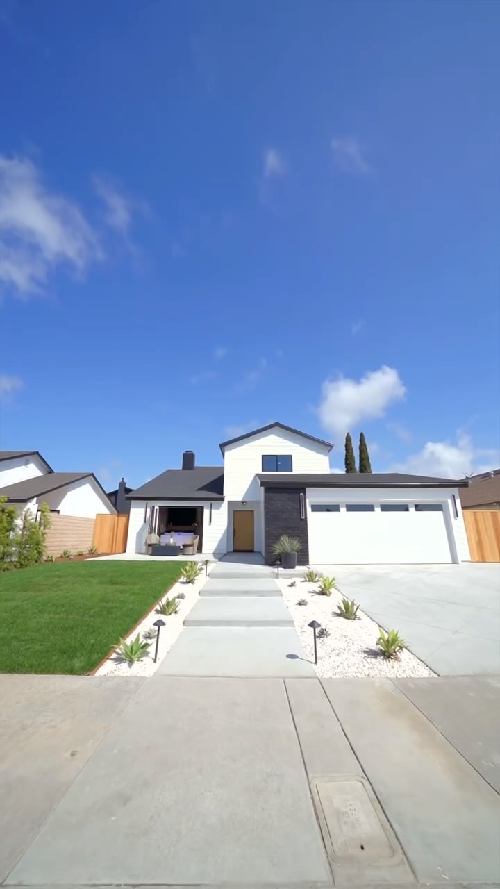 Luxury so nice it sold off market β
.
.
Listed by @victoriahill.re @hennessee
Video by @westrobinmedia
.
.
.
.
.
.
#realestate #luxury #lifestyle #realtor #luxurylifestyle #interiordesign #california #orangecounty
#RealEstatePhotography #DreamHome
#LuxuryRealEstate #RealtorMarketing #beach #surf
#huntingtonbeach #coastal #coastalliving