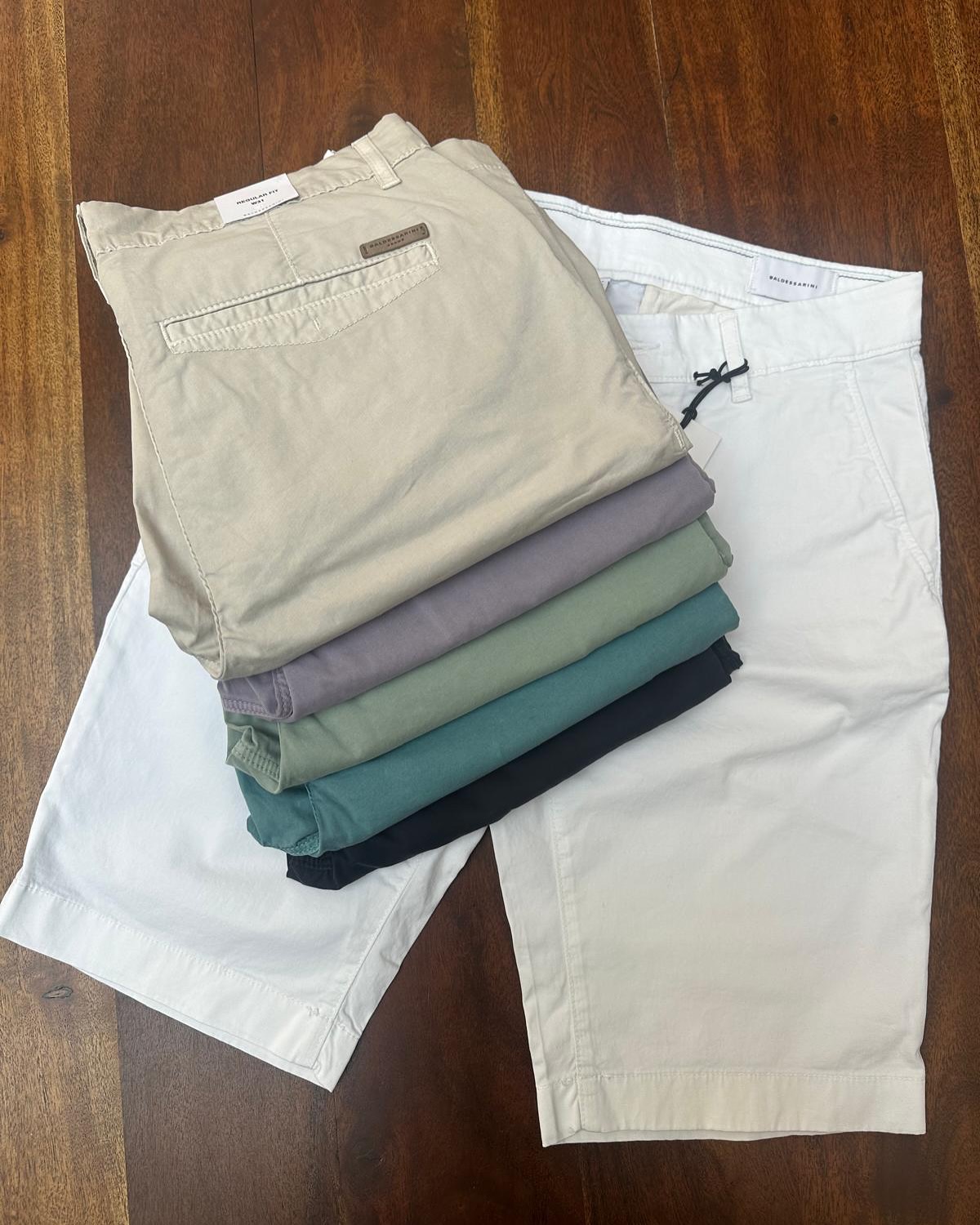 Don’t be caught short…
It is officially shorts season and we have different styles and colours available in store from @sandcopenhagen @briglia1949 @paige @baldessarini_official
#cirencestershopping #shirt #madetomeasure #menswear #tailoring #cotswold #cotswolds #cirencesterlife #cotswoldlife #summer #cotswoldsummer #cirencesterbusiness #shoplocal
