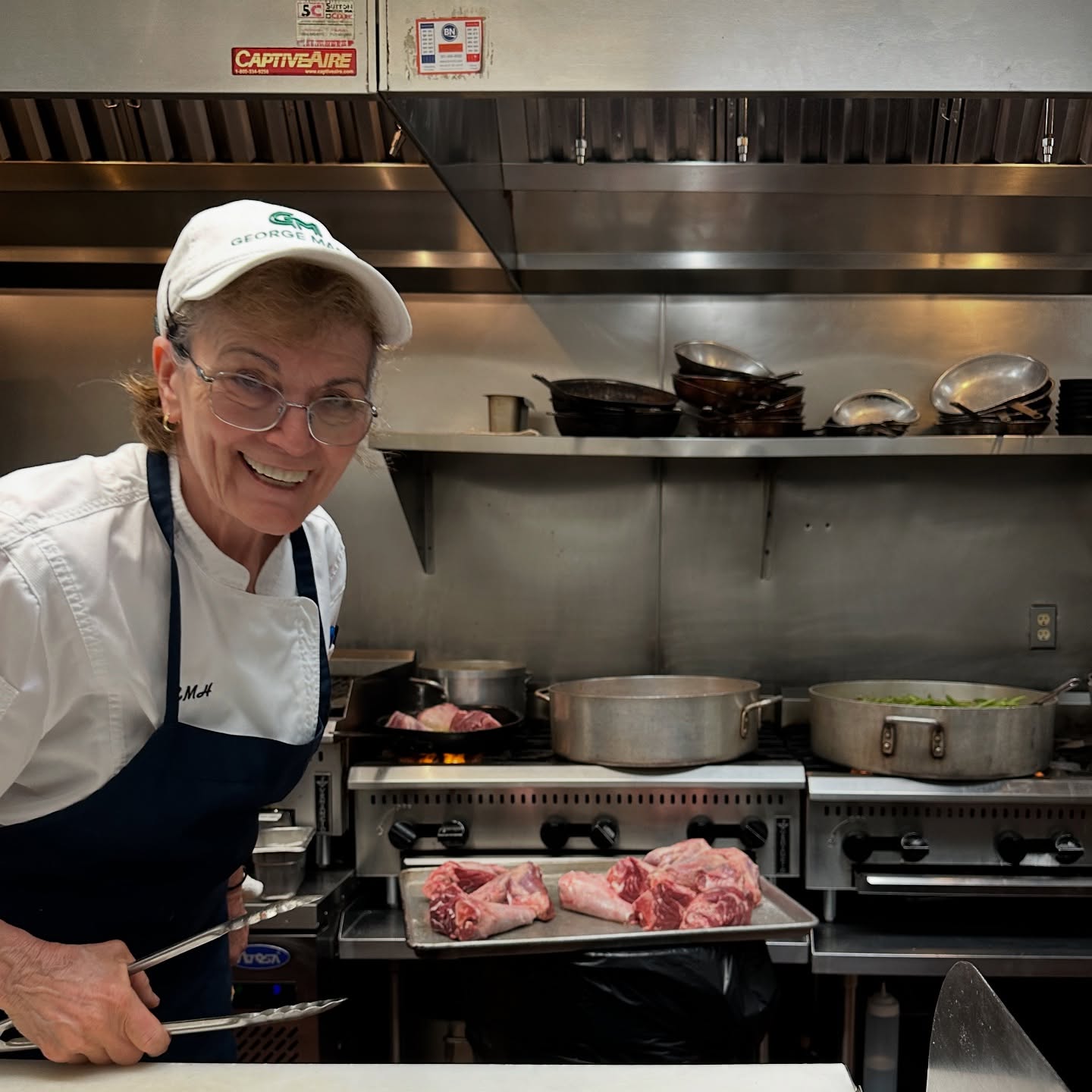 Mom was invited by the Embassy of Greece to cook at the World Bank HQ in June. Second year in a row that she receives this honor and recognition.
Well deserved Mama, we love you!
More details to follow soon. 💙🧿