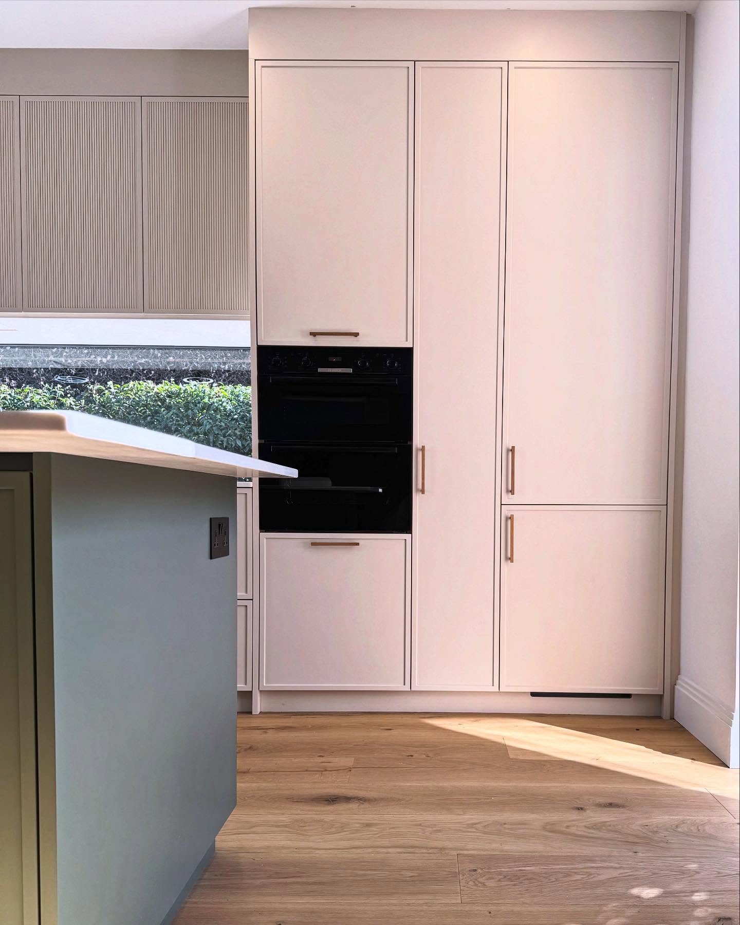 Simplicity at its finest.
This slim shaker, scandi style kitchen was one one of our latest installations, what do you think of it?
#kitchens #kitcheninspiration #kitchenstyle #kitchendesign #kitcheninstallation #kitchengoals #scandi #scandistyle #interiordesign #interiors #interiordecor #home #renovation #homedesign #homerenovation #handmade #purposemadefurniture #fittedkitchens #fittedkitchen