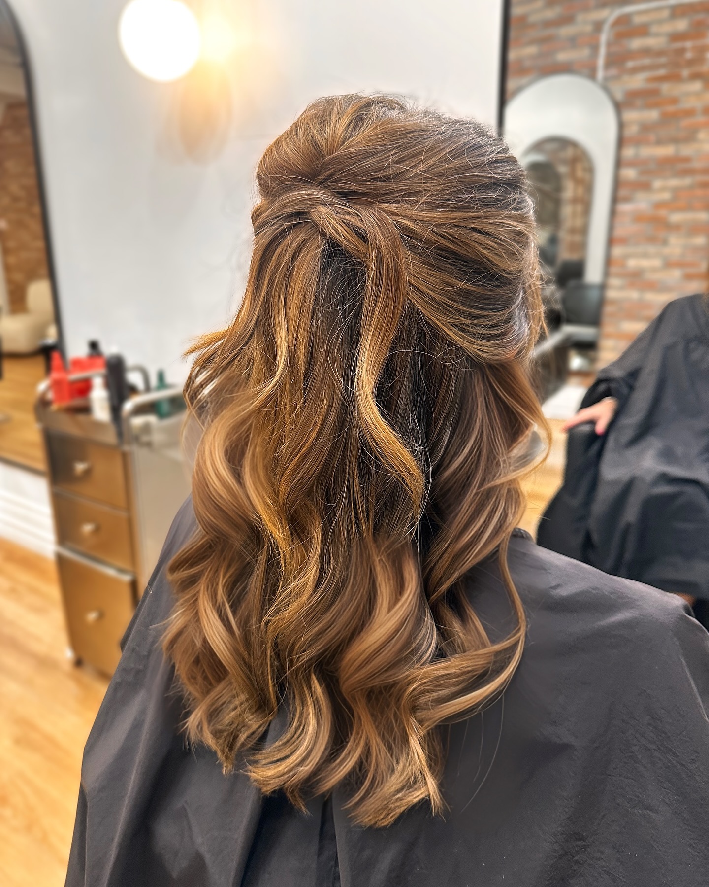 Half-up glam twist is perfect for your next special event. Soft curls, seamless blend, and a touch of sparkle!✨
#SummerHairGoals
#SunKissedStrands
#BeachyWaves
#BlondeSeason
#SummerHairVibes
#BalayageBabes
#HairInspoSummer
#WarmTonesOnly
#PromHairGoals
#PromUpdo
#GlamHairForProm
#PromCurls
#PromQueenVibes
#ElegantUpdo
#PromHairstyleInspo
#PromHairMagic
#BridalHairGoals
#WeddingHairInspo
#BridalUpdo
#HairForTheBride
#RomanticBridalHair
#WeddingDayGlam
#BridalBeauty
#SoftBridalWaves