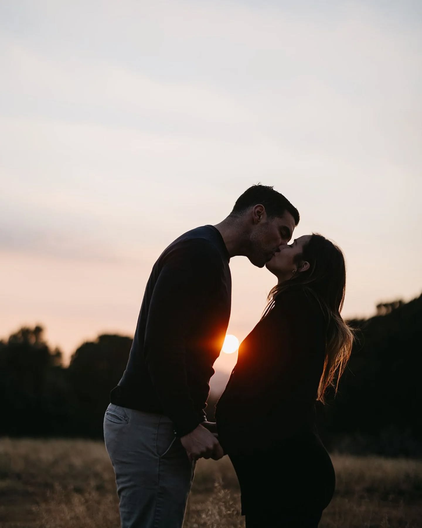 Postes de sol màgiques ✨☀️
#pregnantphotography #fotografiaembaràs #embarazo #pregnancy #embaràs #fotografiafamilar