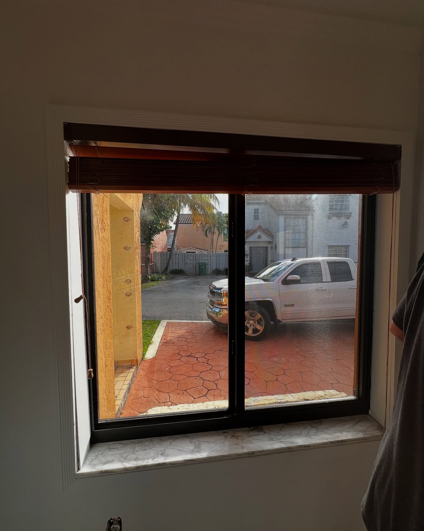 We do glass! Shower doors, mirrors, impact windows & doors, non-impact windows, window glass, office partitions, storefronts, window glass replacements, window resealing and more in Miami.
5 star rated and proven to provide the quality you deserve! Call us today! 786-586-3156