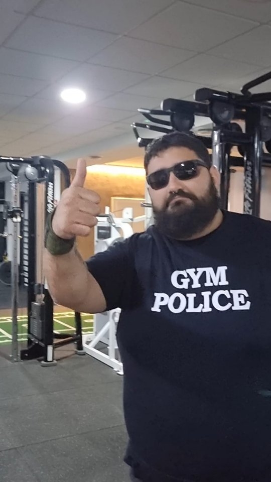 "Break the rules and the gym police 🚨 will find you—probably mid-squat 🏋️♂️. Follow the rules ✅, stay jacked 💪, and avoid arrest by dumbbell ⚖️!"
"Rompe las reglas y la policía del gym 🚨 te encontrará—probablemente en plena sentadilla 🏋️♂️. Sigue las reglas ✅, mantente mamado 💪 y evita ser arrestado por una mancuerna ⚖️."
#PolicíaDelGym #gimnasioconresultados#lacala
#gym #training #health #funnyreels #gimnasioconresultados mPolice #LiftResponsibly #SwoleLaw #GainTrain #DumbbellDiscipline #GymFailsPrevented #LaughAndLift