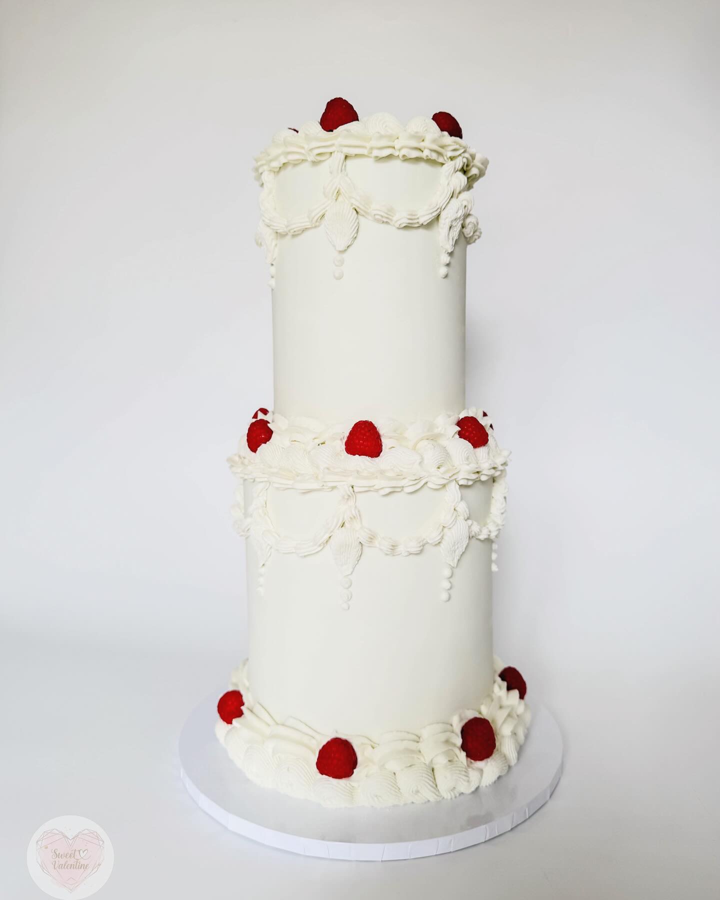 🤍 Wedding Day 🤍
Huge congratulations to J&W who married at the stunning @victoriahall_saltaire_weddings
The Lambeth trend is not going anywhere anytime soon, It’s such a big hit for weddings!!!
.
.
.
#cakedecorating #cakestyle #cakeart #igcakes #buttercream #leeds #westyorkshire #leedsbaker #tiercake #weddingcakesideas #weddingcake #weddingcakedesign #bespokeweddingcakes #weddingcakeinspiration #prettyweddingcakes #texturecake #uniqueweddingcakes #weddingcakeinspo #whiteweddingcake #whitecake #texturedcake #prettywedding #floralcakes #weddingcakes #lambethcake #lambethweddingcake #vinatgecake