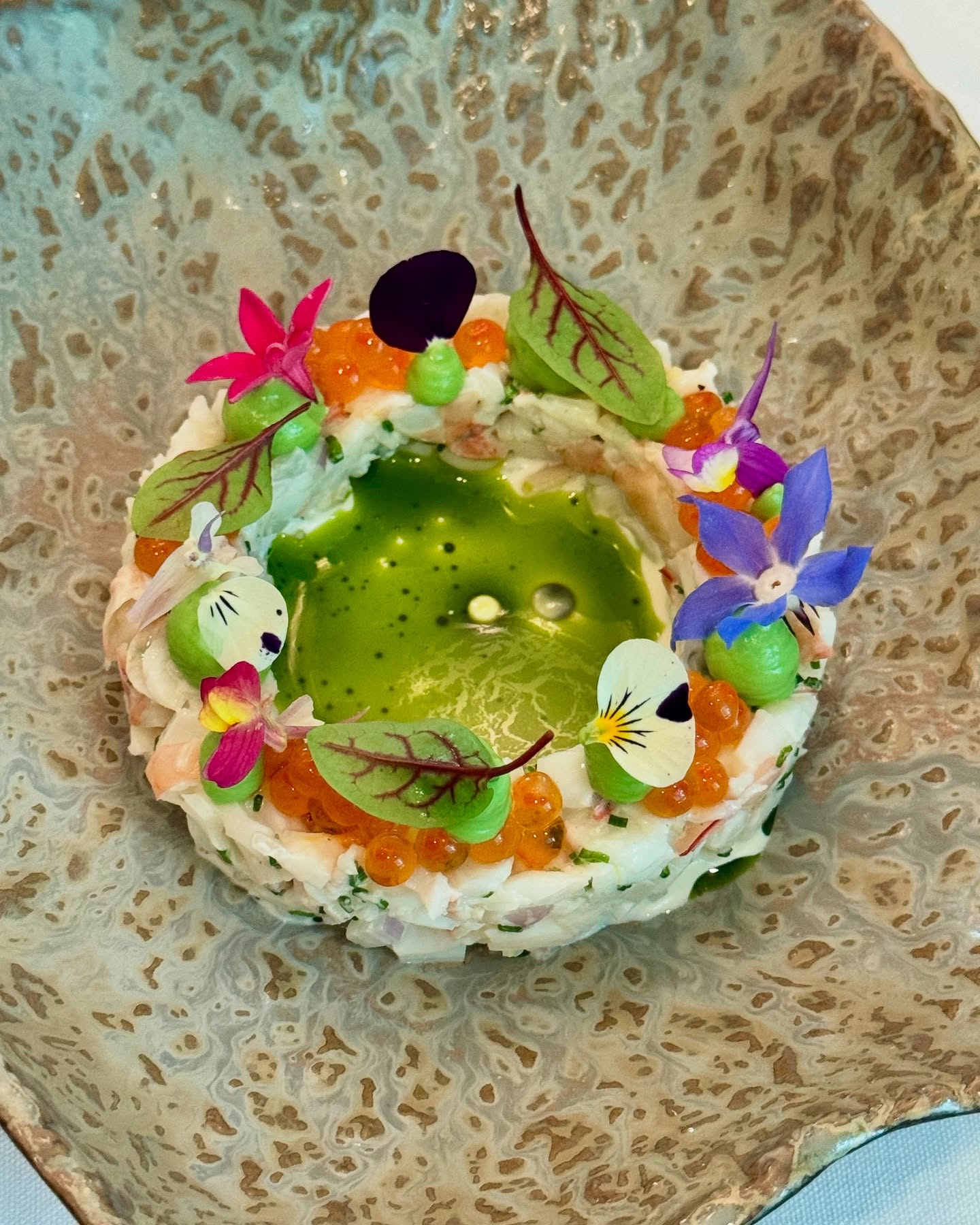 Tasted my way through Australian Chef Pj Rollinsons King prawn dishes yesterday at Flutes restaurant in Singapore. A masterclass in modern European flavours in his Eastern King Prawn salad with horseradish and dill & BBQ king prawns, smoked butter sauce and salmon caviar. Then a blend of Asian inspired dishes in his Thai Red king prawn Curry and Peranakan Roti Babi.
Be sure to pay this place a visit next time you’re in Singapore. Your taste buds will thank you for it. 🦐 🧡
@pjrollinson
#singapore #australianseafood #kingprawns #wildcaught #foodie #chefs
