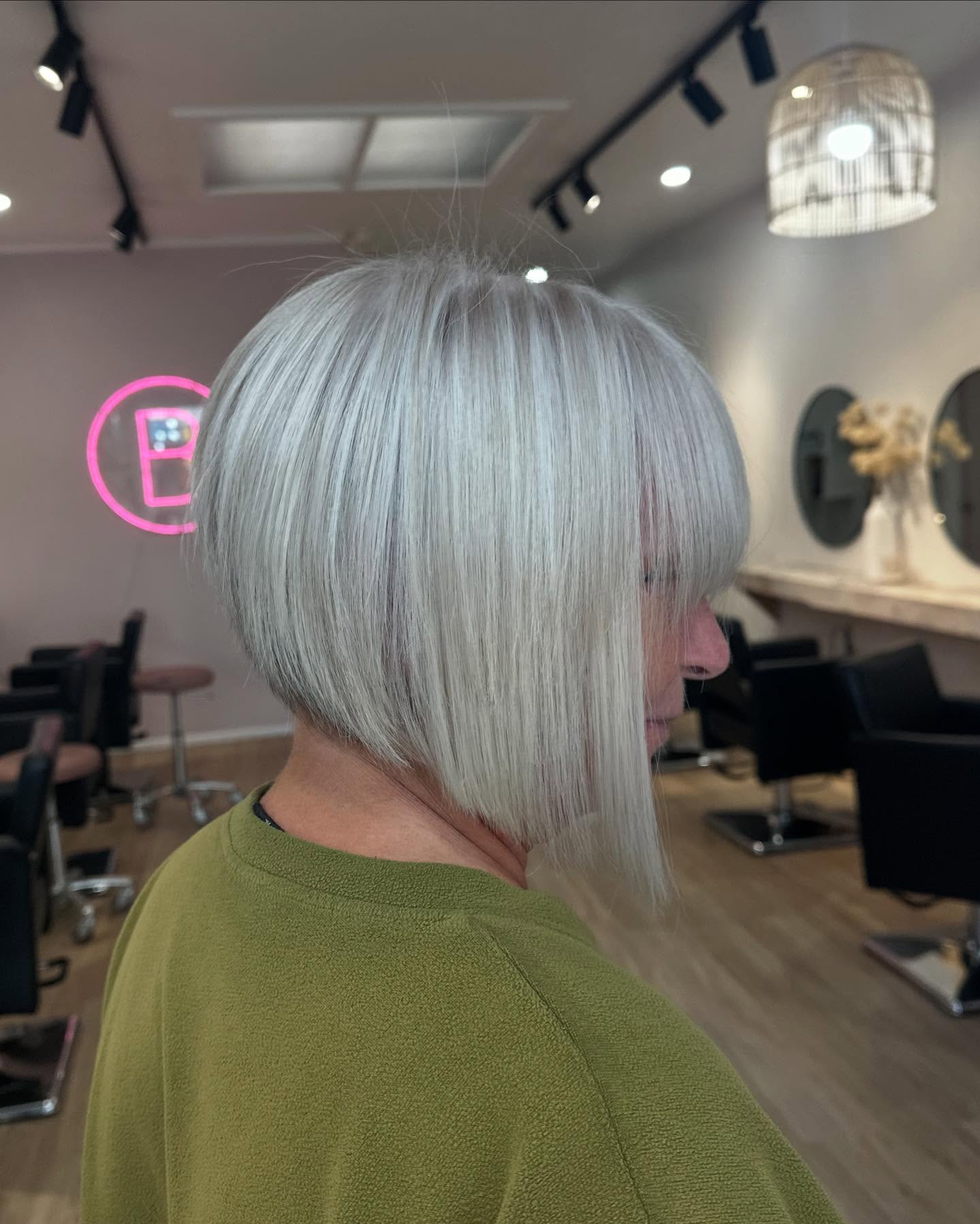 So honoured to help Tina make her hair dreams come true ✨
Colour and cut by @reneedoesmyhair_bloomhair
Extensions install by @nataliabloomhairmorrinsville