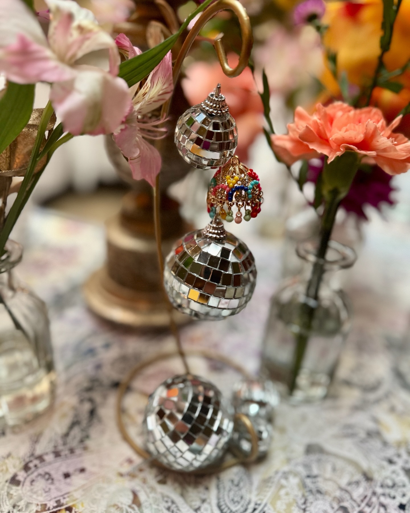 It’s all in the details. To capture that touch of Indian disco, we added these sparkling accents. A perfect hint of glamour that brought the tablescape to life. Obsessed with how they turned out! 🪩
#TableStylingDetails #IndianDisco #LuxuryEventStyling #DiscoDecor #EventDesign #TablescapeInspiration #CushteLondon #PartyVibes #BirthdayCelebration #tablescaping #bollywooddecor