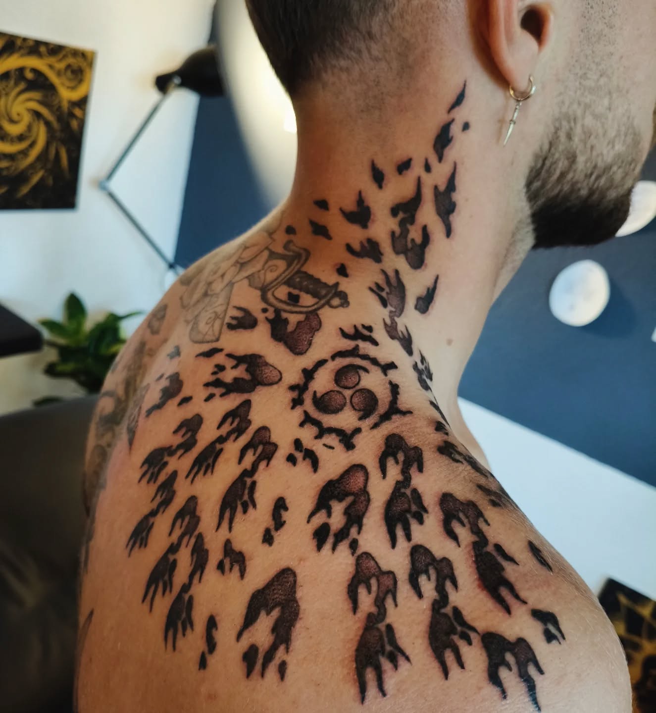 Merci für dis Vertraue ☺️🙏🏼✨
#dotworktattoo #fluchmaltattoo #narutotattoo #sasuke #animetattoo