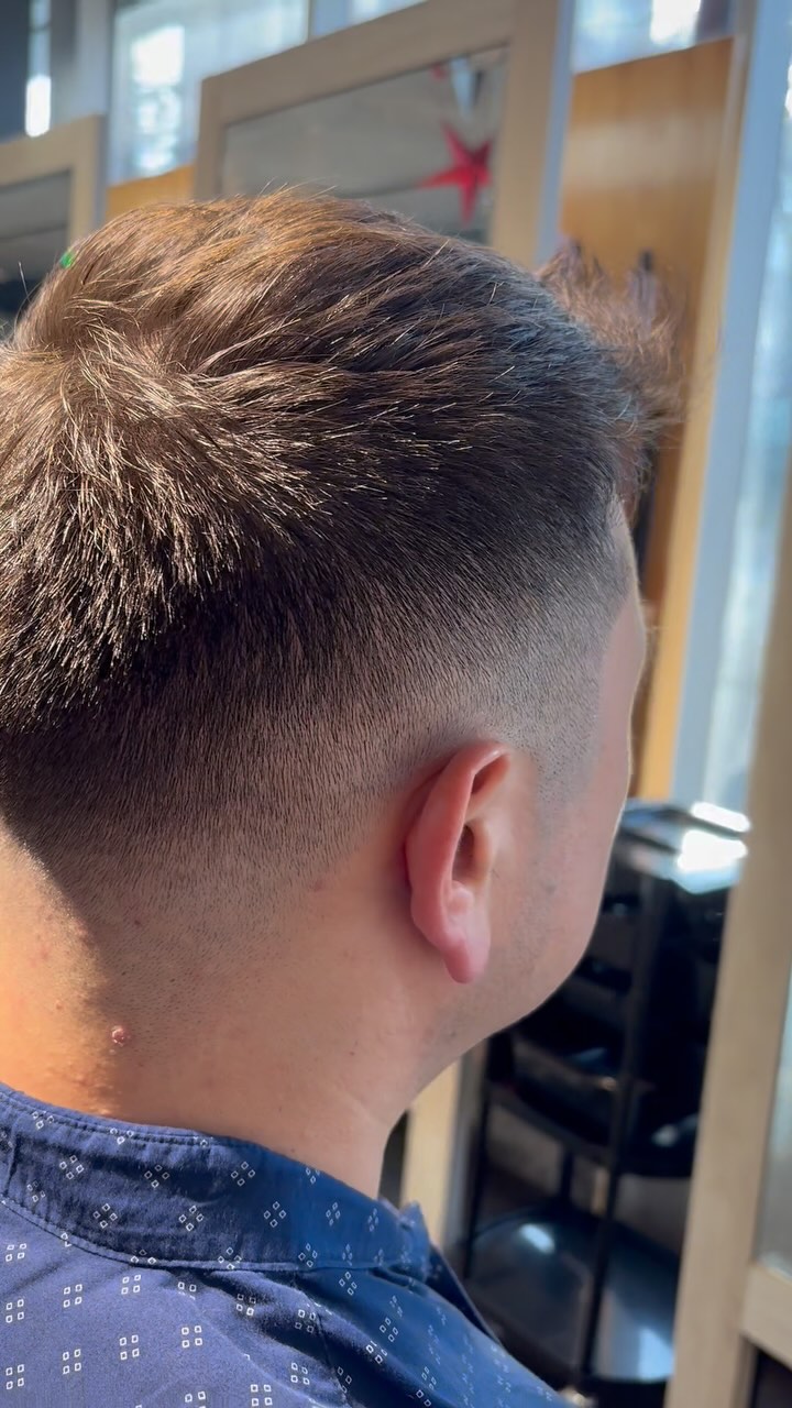 Nuestros hombres también disfrutan de nuestra atención en #Bangs🫰🏽
Corte por nuestra Barbera Scarlet 🖤
Nos encuentras en Carlos Antúnez 2015, esquina a Pedro de Valdivia Providencia♥️
Agenda tu cita!