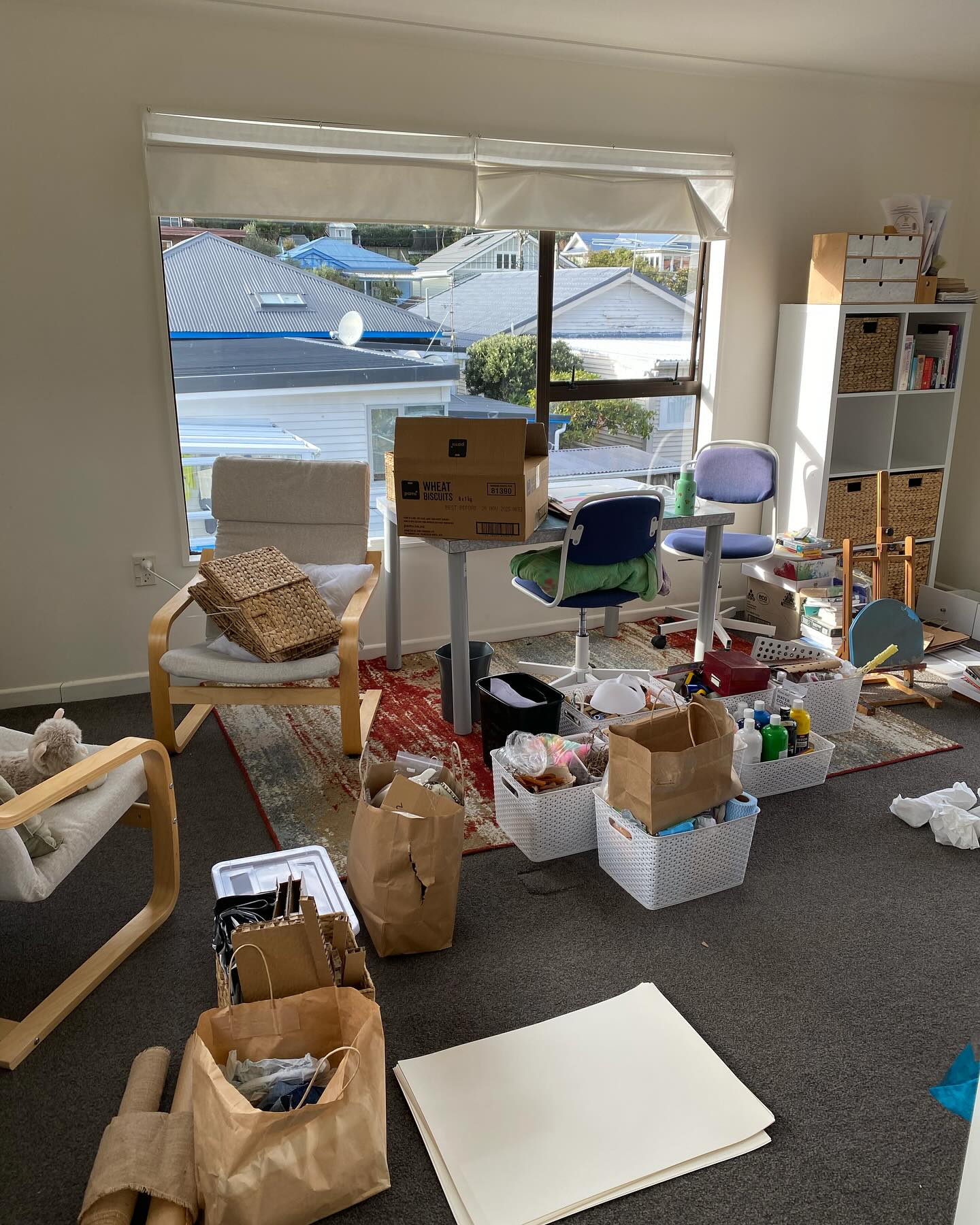 Busy moving in to our new practice space this week, but managed my stitch journal for my pain explained course. A couple of polymer clay wings inside a crochet backpack. #mindfulstitching #newspaces #wings #stitchjournal #painexplained