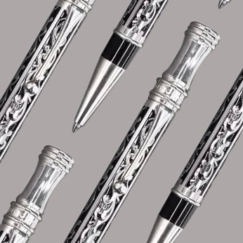 Understated elegance, thoughtfully designed.
The Filigree Ballpoint Pen by Campo Marzio features a finely detailed 5/7 micron silver-plated filigree shaft — combining craftsmanship with enduring style.
A distinctive pen for those who value precision and design, whether for everyday writing or a meaningful gift.
#CampoMarzio #FiligreePen #FineStationery #DesignDetails #WritingInStyle #PenLovers #EverydayElegance