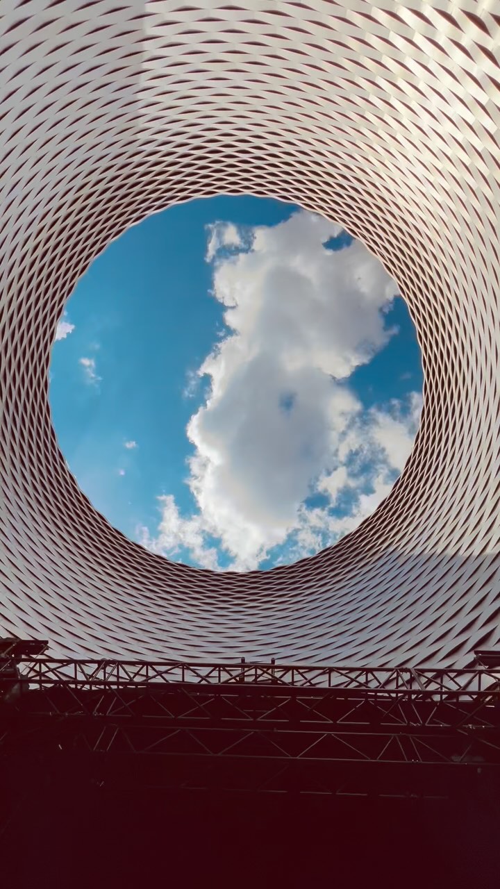 Tolle Aussicht auf alle Seiten!
Herzlichen Dank, dass ich für euch spielen durfte gestern in Basel, ESC Village, Messeplatz @srf3