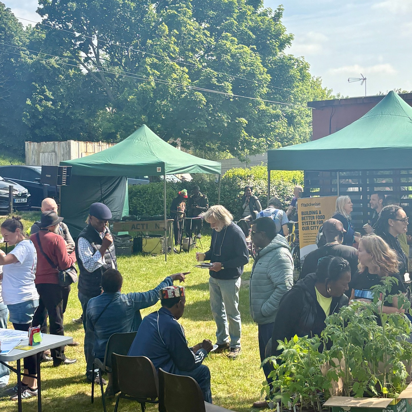 What a brilliant day we had at @leedscaribbeanandafricancentre for our 'Roots of Change' event!
We had a very special guest @cllrdowson along with some really fun activities and networking among some great people.
Thanks so much to all who organised the event, ran activities, spoke and took part in a great day of community climate action! 💚
Find out more about other upcoming events in our Climate Action Festival by visiting the link in our bio! #climatechange #climateaction #leeds