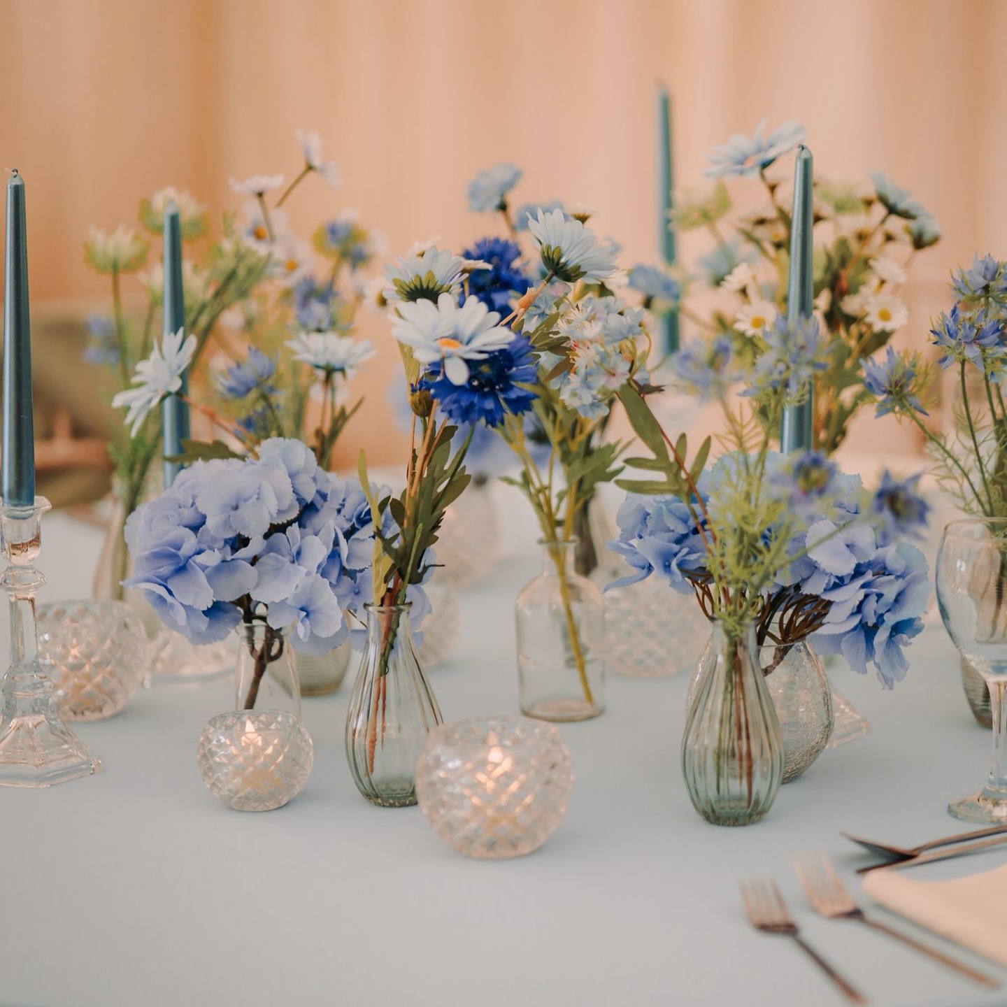 Why do so many couples avoid colour at their wedding breakfast?
Spoiler: You’re missing out!
The reasons couples shy away from coloured table linen — and why you definitely shouldn’t:
1. “It might clash with our theme.”
Not if it’s carefully chosen! Colour can enhance your palette and bring your vision to life.
2. “We want it to feel elegant.”
Elegant doesn’t have to mean white. Think soft sage, dusty blue, or rich terracotta — pure sophistication.
3. “We’re playing it safe.”
But safe can be forgettable. A hint of colour makes your tablescape stand out and feel uniquely you.
4. “Will it look good in photos?”
Absolutely. Colour adds warmth, depth, and contrast that makes your decor (and details!) pop.
Your wedding breakfast is a moment to express your style — don’t let colour scare you. Let it elevate your day.
Which colour would you dare to use? Drop it below!
🌸 @tj_designer_weddings
📸 @lebeau_photography
💒 @downhamhallessex
#WeddingInspo #WeddingBreakfastStyle #essexwedding #essexweddings #weddingstylists #tjfloraldesigner #tjdesignergroup #TableLinenGoals #ModernWeddingIdeas #ColourfulWeddings #TablescapeInspo #WeddingDecorTips #tjdesignerweddings #coveritweddings #DesignDrivenWeddings #StyledTable #BoldBrides #WeddingPlanningMadeEasy