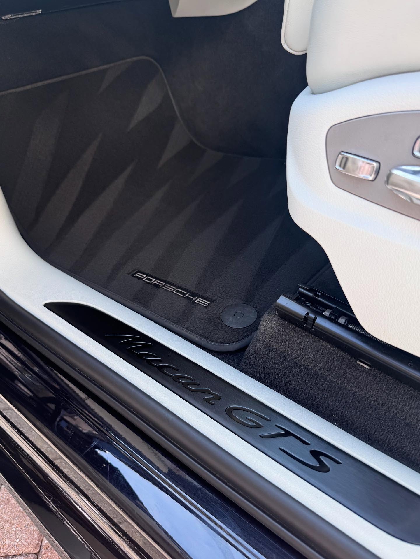 Deep Clean | Porsche Macan GTS
This beast came in looking tired and left looking better than showroom. Full decon wash, wheels deep-cleaned, interior steam and leather treatment—every inch brought back to life.
Gloss popping. Interior flawless. GTS energy fully restored.
#PorscheMacan #MacanGTS #Detailing #CarDetailing #DeepClean #PaintCorrection #InteriorDetail #LuxuryDetailing #AutoDetailing #CleanCarCulture #PorscheLove #tmdetailscouk #detailinguk #bromley