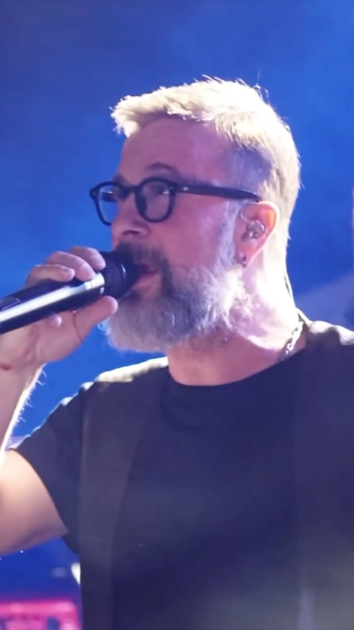 Manca sempre meno al “Ci Vorrebbe Ancora Il Mare Tour”, il nostro viaggio attraverso 35 anni di emozioni e canzoni che hanno segnato la mia storia e, spero, anche la vostra!
Ci vediamo presto, in tutta Italia.
Non vedo l’ora 🫂❤️
🎫 Info e biglietti al link in bio e nelle stories
#MarcoMasini #CiVorrebbeAncoraIlMare
@friendsandpartners @momyrecords @concerto.official @birindelliauto @rtl1025