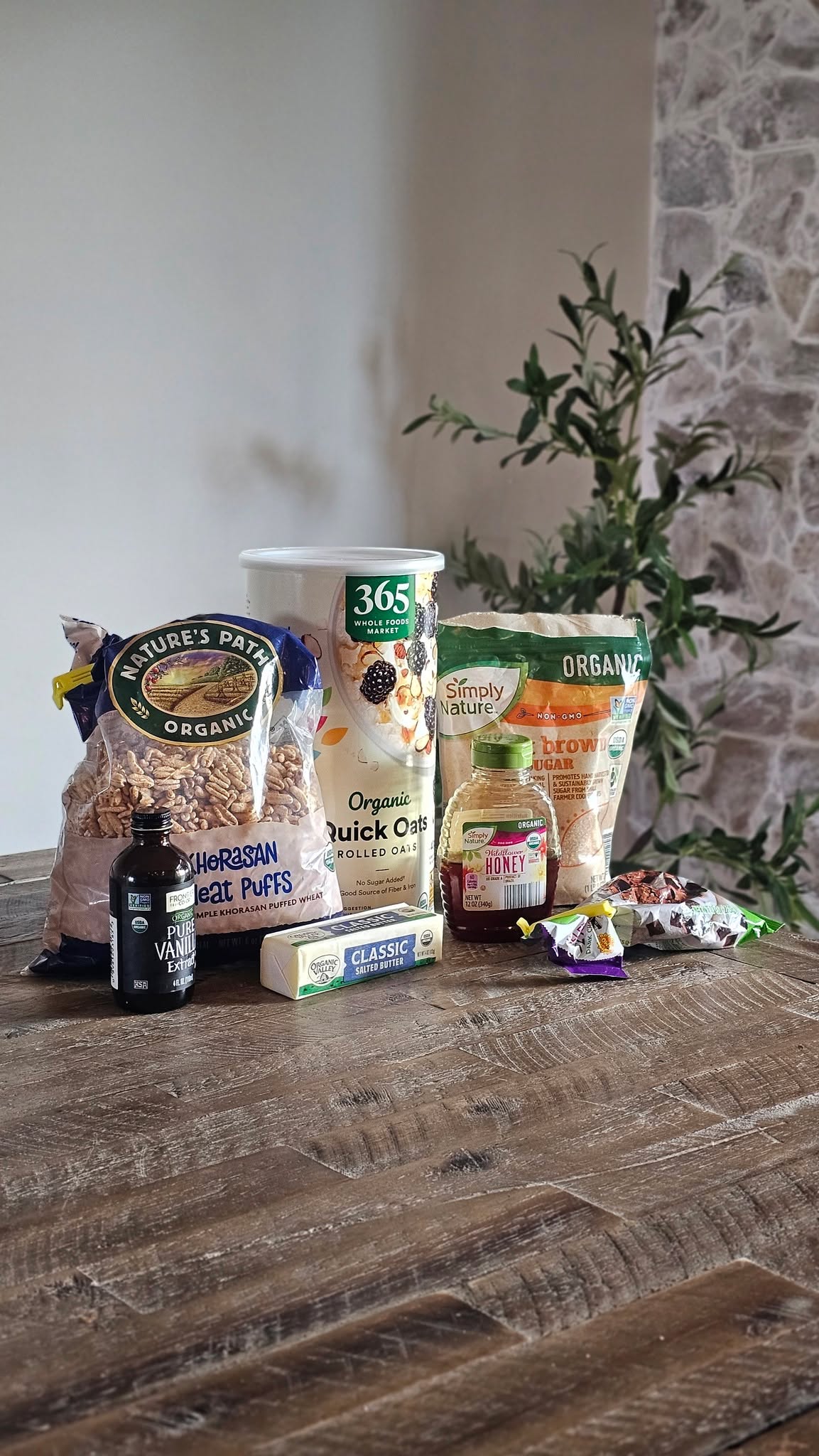 Most store brands were dry or loaded with stuff I didn’t want my kids eating. Now we make our own granola bars at home with pantry basics and no baking required.
These are our go-to for road trips, camping, and school snack bags!
💛 Grab the recipe on my blog! https://www.4ticketstotravel.com/post/the-best-chewy-chocolate-chip-granola-bars-that-don-t-fall-apart
#nobakesnack #kidapproved #easyrecipes #homemadesnacks #granolabars #momhacks #snackideas