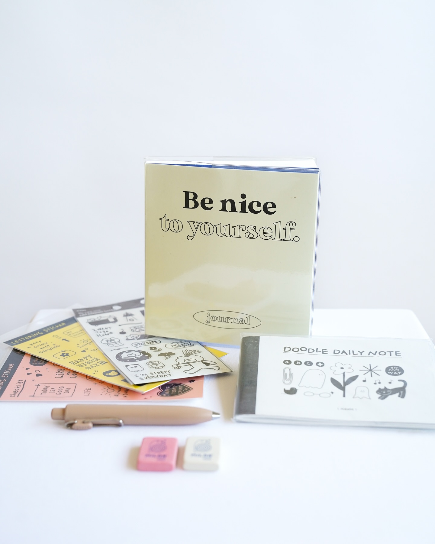 PAPETERIE JAPONAISE
Kawaï et délicate.
Maekō fait une sélection minutieuse de produits de papeterie japonaise qui amène à votre quotidien sens, délicatesse et mignonnerie.
Crayons, stylos, carnets, autocollants, stickers, trousses, gommes, agendas, trombones, papier à lettres…une large gamme qui va vous séduire.
📸 @cocosconcept_
#papeterie #kawai #narbonne #maeko #conceptstore #papier #japon