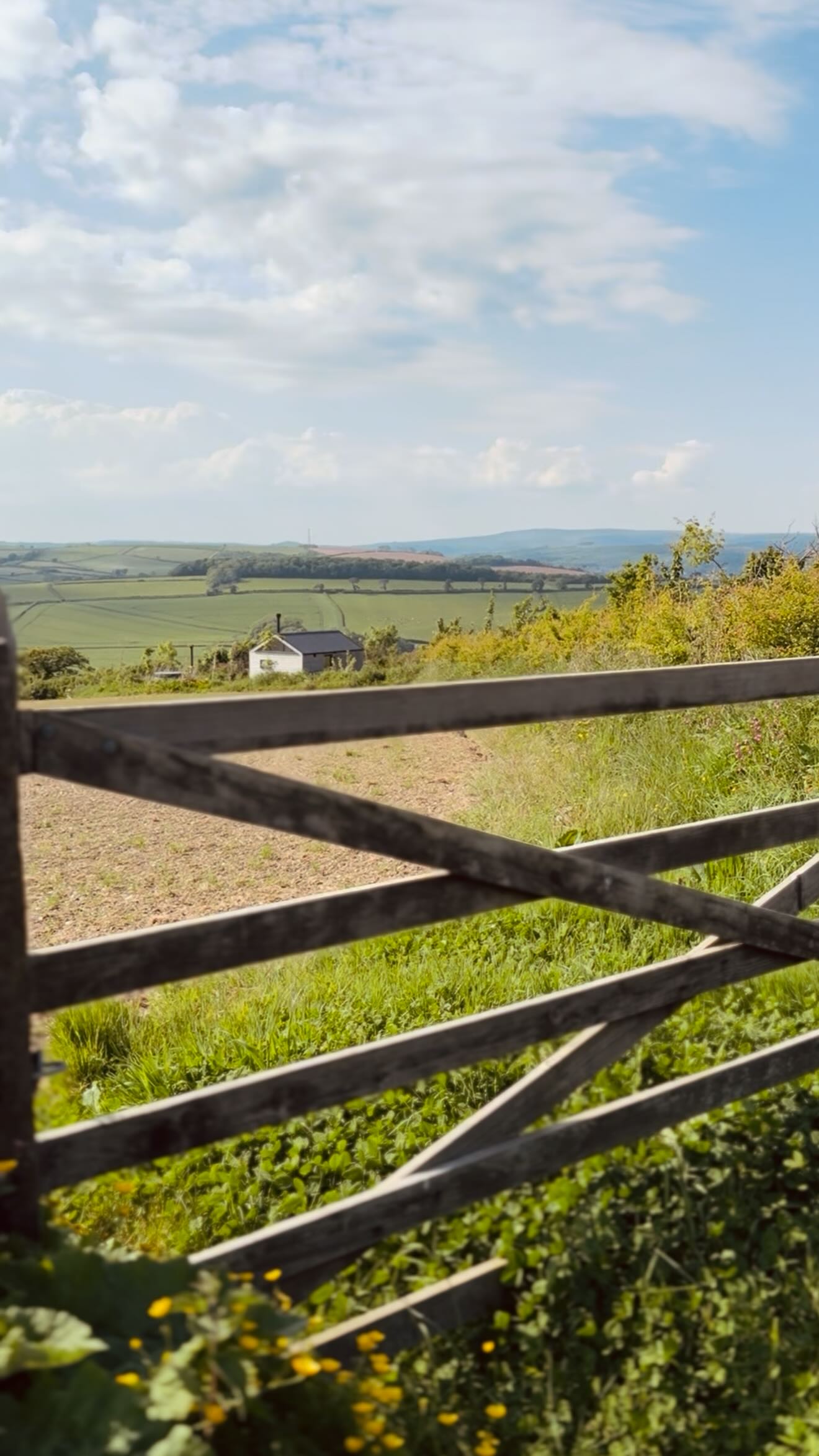 Private, secluded and with a few little luxury touches. Cottlass cabin has its own private hot tub with views all round the valley. Perfect for a short city escape, celebration or week of exploring Devon.
#cabin #hottub #romantic #beach #devon
