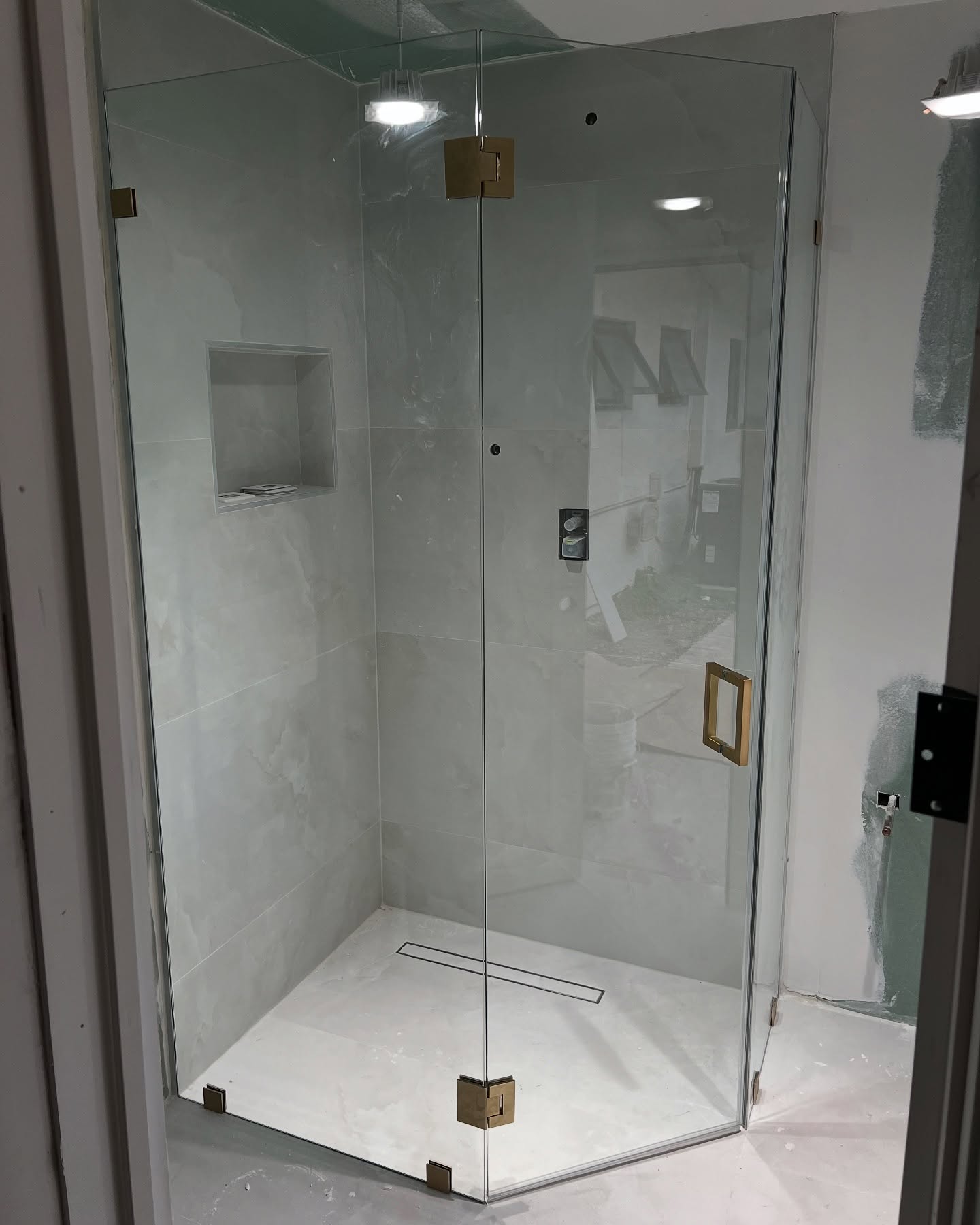 We do glass! Shower doors, mirrors, impact windows & doors, non-impact windows, window glass, office partitions, storefronts, window glass replacements, window resealing and more in Miami.
5 star rated and proven to provide the quality you deserve! Call us today! 786-586-3156