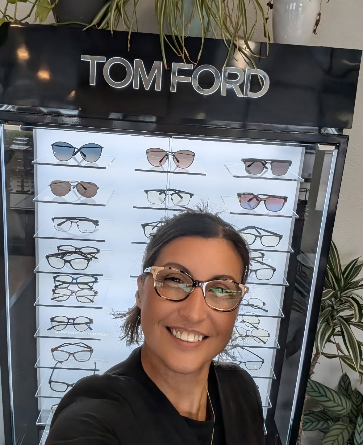 New glasses, new vibe ✌️
Welcome Tom Ford to the family!
#dropitlikeitshot #travelingeye #grateful #newstyle #newbergfamilyeyecare #newbergeyes #sherwoodeyes #glassesforgold