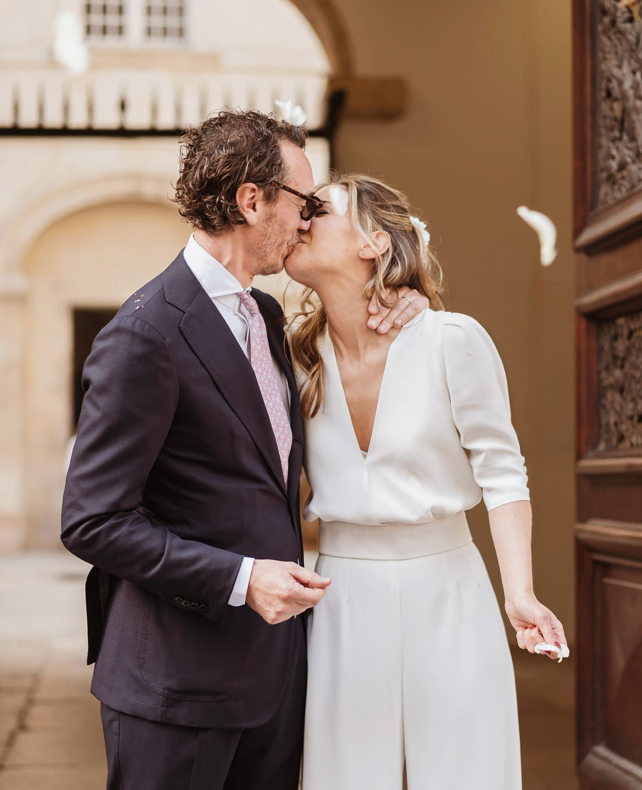 C’était il y a une semaine…. Ils étaient sublimes, et je suis encore touchée par tant de gentillesse et de confiance. Merci pour tout 🤍
Photographe mariage - Mariage civil - Wedding photography
#seancephotomariage #mariagephotographie #weddingphotography #mariagecivil #photographemariage #ceremoniecivile #ceremony #photographenimes #photographemontpellier