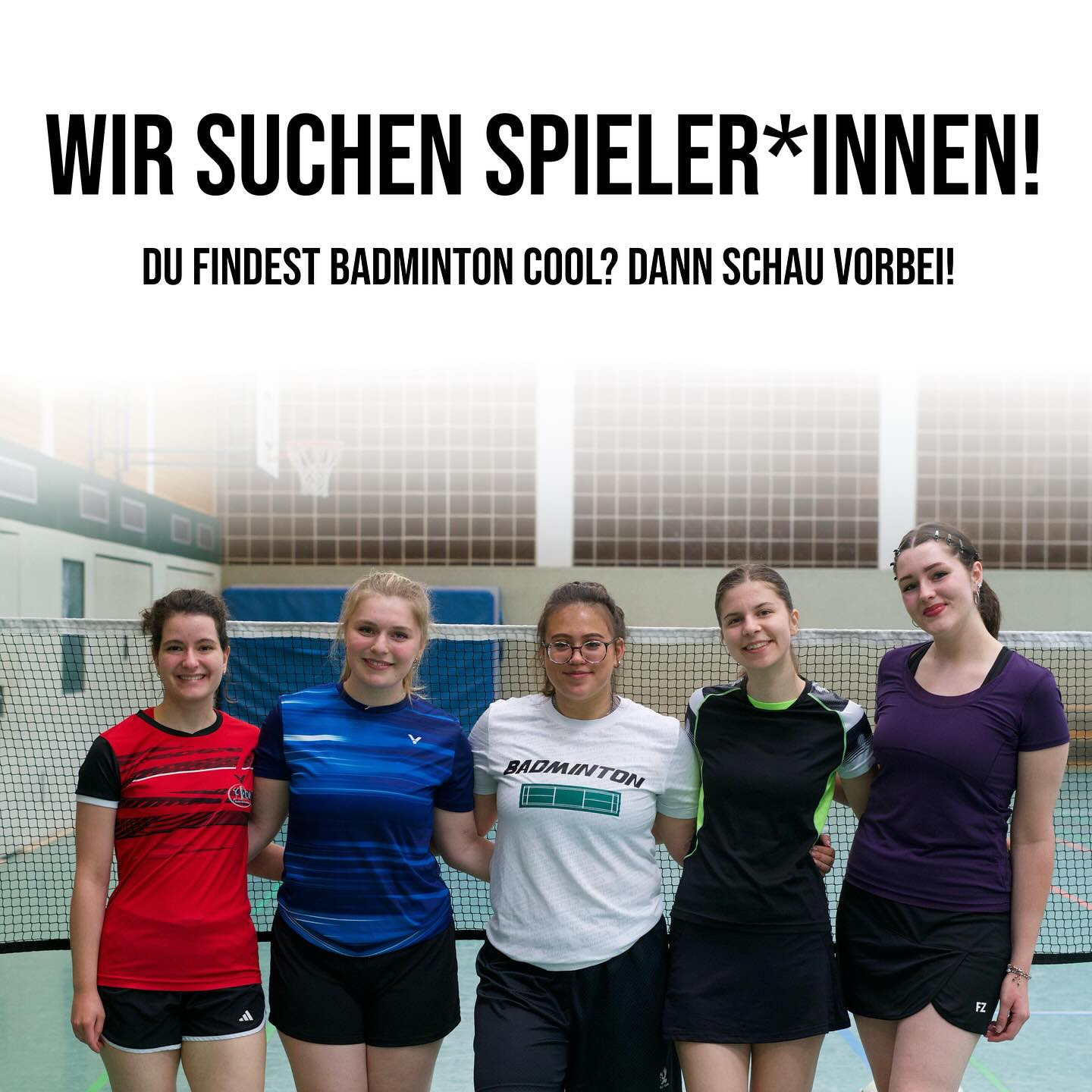 Unsere Damen suchen dich!
Du hattest in der Schule schon Spaß an Badminton und hast Lust, wieder damit anzufangen? Du findest Teamsportarten cool und willst viele tolle Menschen kennenzulernen? Dich hat der Ehrgeiz gepackt und du sehnst dich nach neuen Herausforderungen? Egal aus welchem Grund, beim VfL Marburg bist du richtig!
Für die kommende Saison suchen wir auch wieder neue Mannschaftspieler*innen, die Lust haben, sich selbst herauszufordern und eine gute Zeit mit den Mannschaftskolleg*innen zu haben. Da wir aus unterschiedlichen Gründen wie Auslandssemester etc. in der kommenden Saison unterbesetzt sind, suchen gerade unsere Damen Verstärkung! Damit wir wieder drei Mannschaften stellen können, brauchen wir dich.
Schreib uns gerne eine Nachricht hier über Instagram oder schau einfach bei uns in der Halle vorbei. Die Hallenzeiten findest du bei uns auf der Homepage oder unserer Instagramseite. Egal ob du Mannschaft spielen oder nur ein bisschen Bewegung im Alltag suchst: Komm vorbei!
#badminton #marburg #marburgliebe #hessen #vflmarburg #vflmarburgbadminton