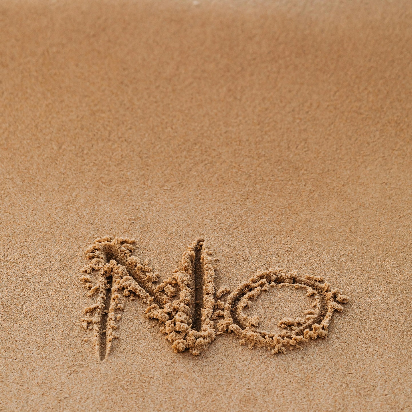 Dire NON, ce n’est pas rejeter ou refuser, c’est s’honorer. Choisir où va son énergie. C’est aussi ce qu’on fait sur le tapis. On apprend à écouter, à sentir, à poser des limites. À soi et aux autres.
Je t’invite à ce moment rien qu’à toi, chaque lundi à 18h30 à Neuchâtel. Un yoga doux, ancré, pour réapprendre à dire OUI à ce qui compte vraiment.
Viens essayer. Tu peux venir une fois ou plusieurs fois. Et si tu ne sais pas, viens juste voir. 😉