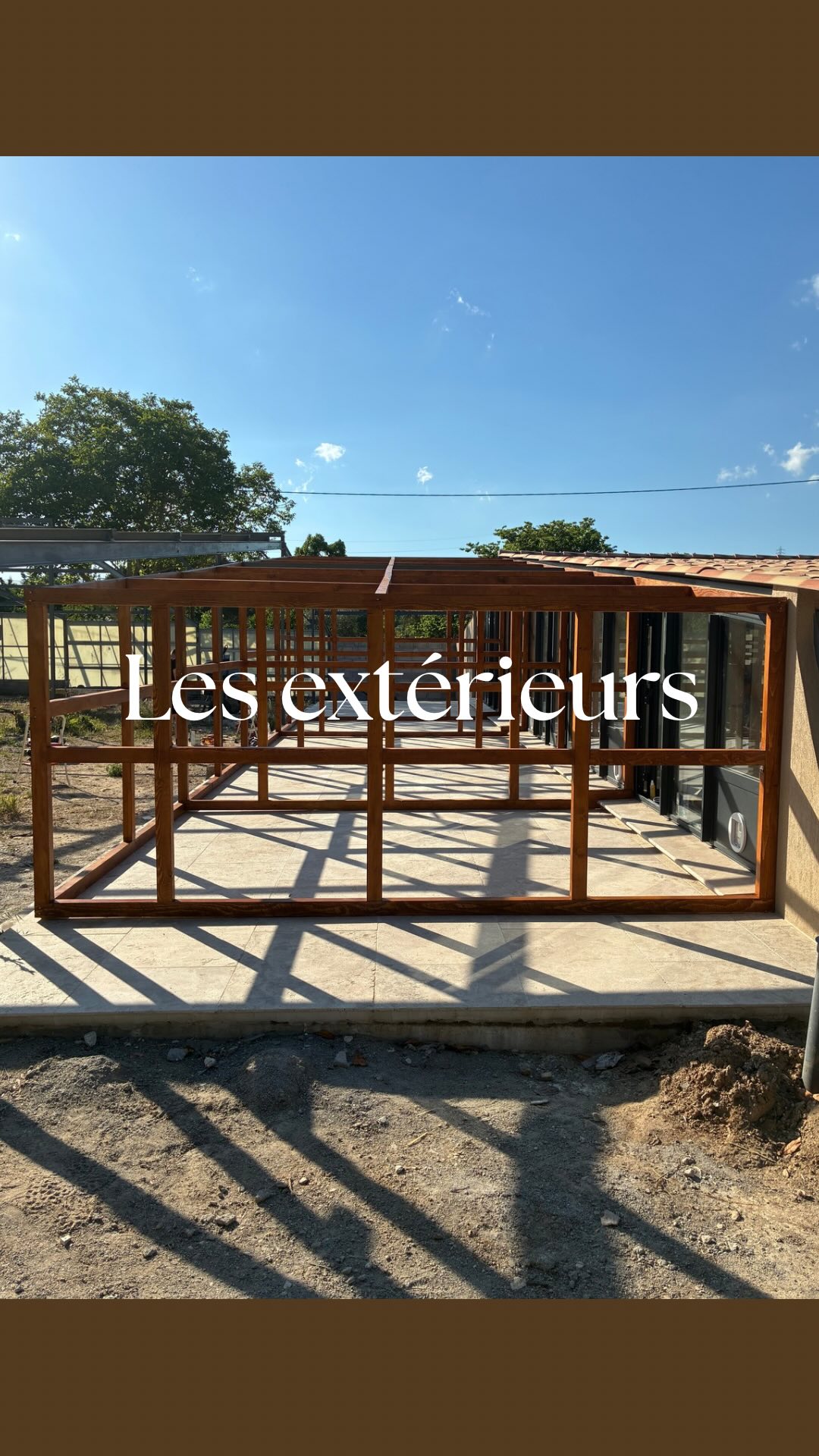 Après deux journées de peinture en famille, c’est fait, les extérieurs pour vos chats sont peints et ça me met en joie !! Vous aimez ? 😍#chat #chatstory #chatstagram #letholonet #meyreuil #aixenprovence #hotelpourchat #pensionfeline #hotelpourchats #larecreduchat