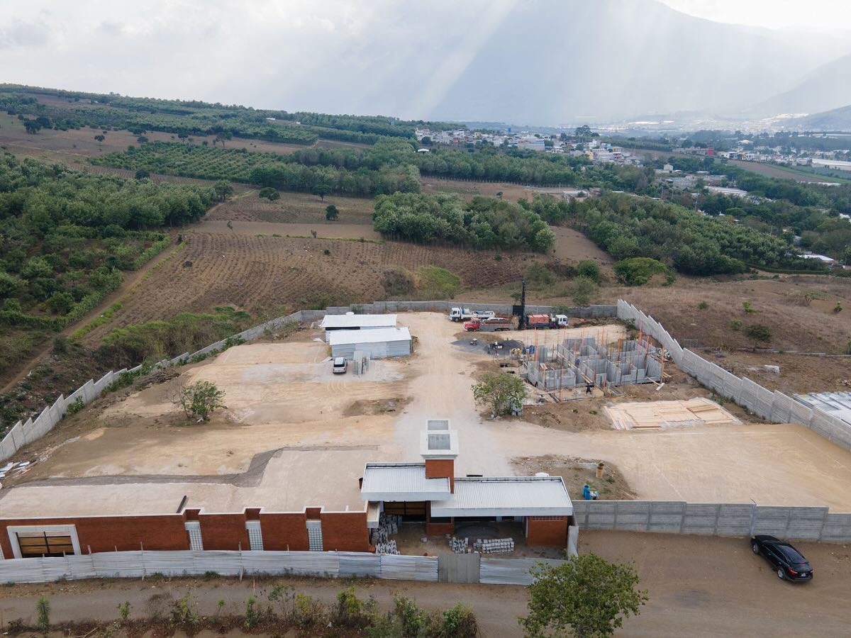 Welcome to Casa de Gracia this week!! Check it out—the Casa is actually becoming a reality!
God is truly shining His love and hope over this place! (See the last foto!)
We invite you to enjoy these recent beautiful pics and rejoice with us! God is moving and this dream becomes more real every day 🙌🏼