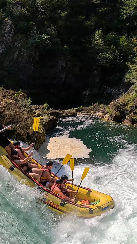 🌊 30 godina iskustva, ljubavi i nezaboravnih trenutaka! 🏆 **Broj 1 rafting destinacija u BiH!** 🚣♂️ Uživajte uz vrhunske skipere, ukusnu hranu i smještaj u hotelu s bazenom. 🏨 Specijalizirani smo za organizaciju **team buildinga** i jedinstvenih doživljaja za ekipe. 📅 **Ljeto 2025.** čeka na vas – stvorimo zajedno nove uspomene!
💦 #bijeliunarafting #raftingavantura #adrenaline #teambuildingevents #leto2025 #rafting #visitbihac #visitbih #una