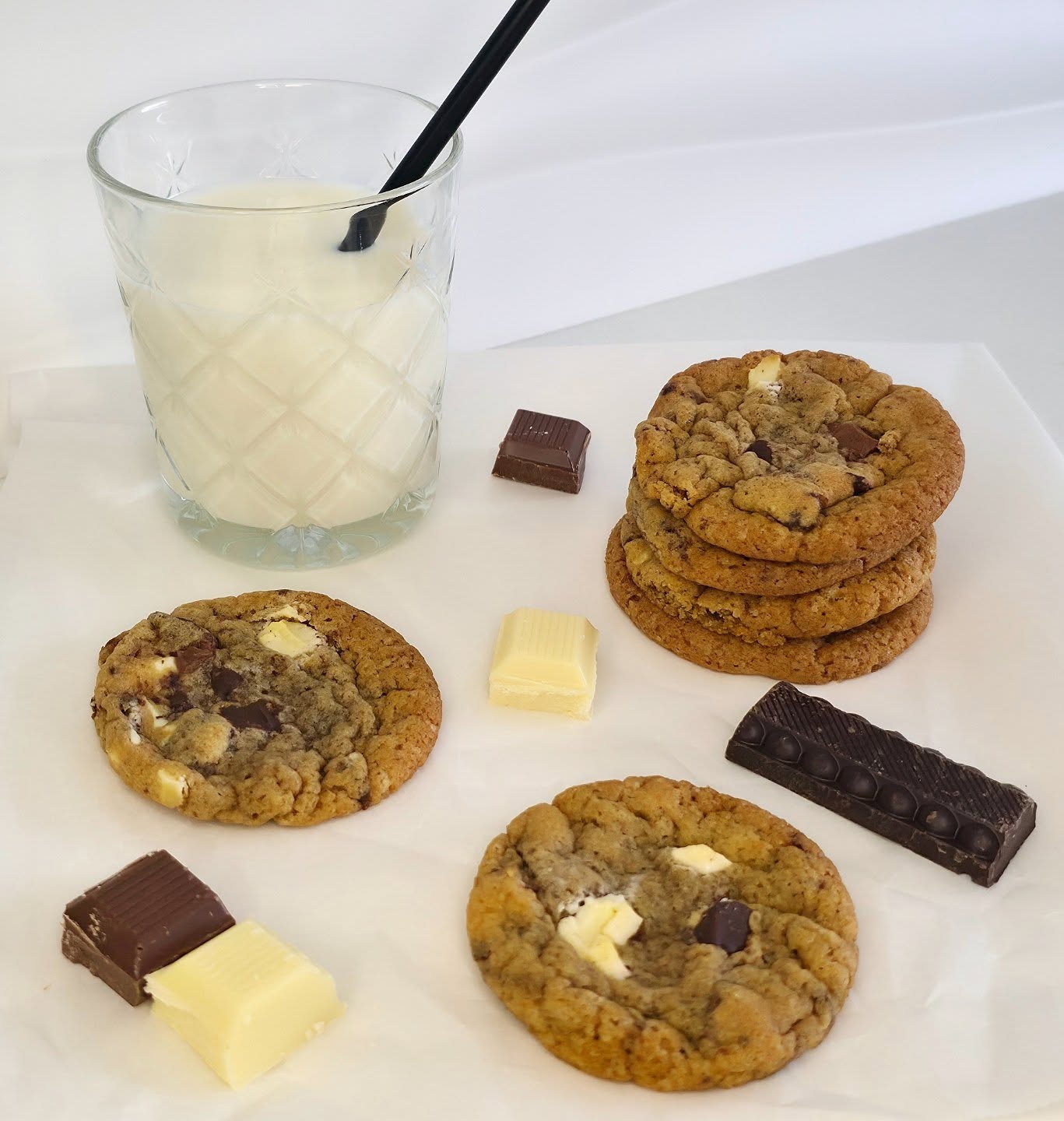 Triple chocolate cookies 🍪
.
.
.
.
.
#cookies #americancookies #homebakery #bakingfromscratch #hoekschewaard #strijen