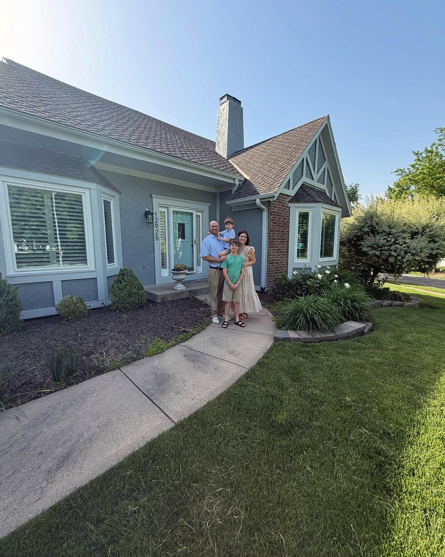 Congratulations to the Oyler family on the purchase of their beautiful home in Leawood! We are so excited for you all and so happy to have you in KC!! Thanks for trusting us to be your Realtors!
Thank you to @stepheppler for referring Elizabeth and Guy to us! And thanks to @carolyndarby9 for being an awesome co-op.