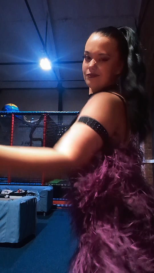 Just ignore the soft play in the background 😅 honestly out all of dressing rooms, this is by far the best one!
The show is in the bar next door btw
#backstage #burlesqueshow #carriagesoswestry #sohott #alternativeshowgirl #cabaretnight