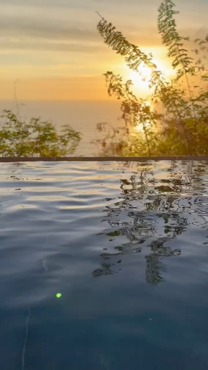 THE INFINITY POOLS of Four Seasons Tamarindo seem to meld with the matching sea. Like one’s own ocean, lapping right up to the edge of your lounger. Terraces trace the hillside as it ambles down to the beach, each level defined with pools so inviting that you may never make it to the sand.
—
Images: ©️ Hither&Wander 2025
❤️ For travel tips on Tamarindo click the link in our bio.
.
.
.
#hitherandwander #uniquetraveltips #fourseasonsresorttamarindo #fourseasonstamarindo #resortmexico #infinitypools
