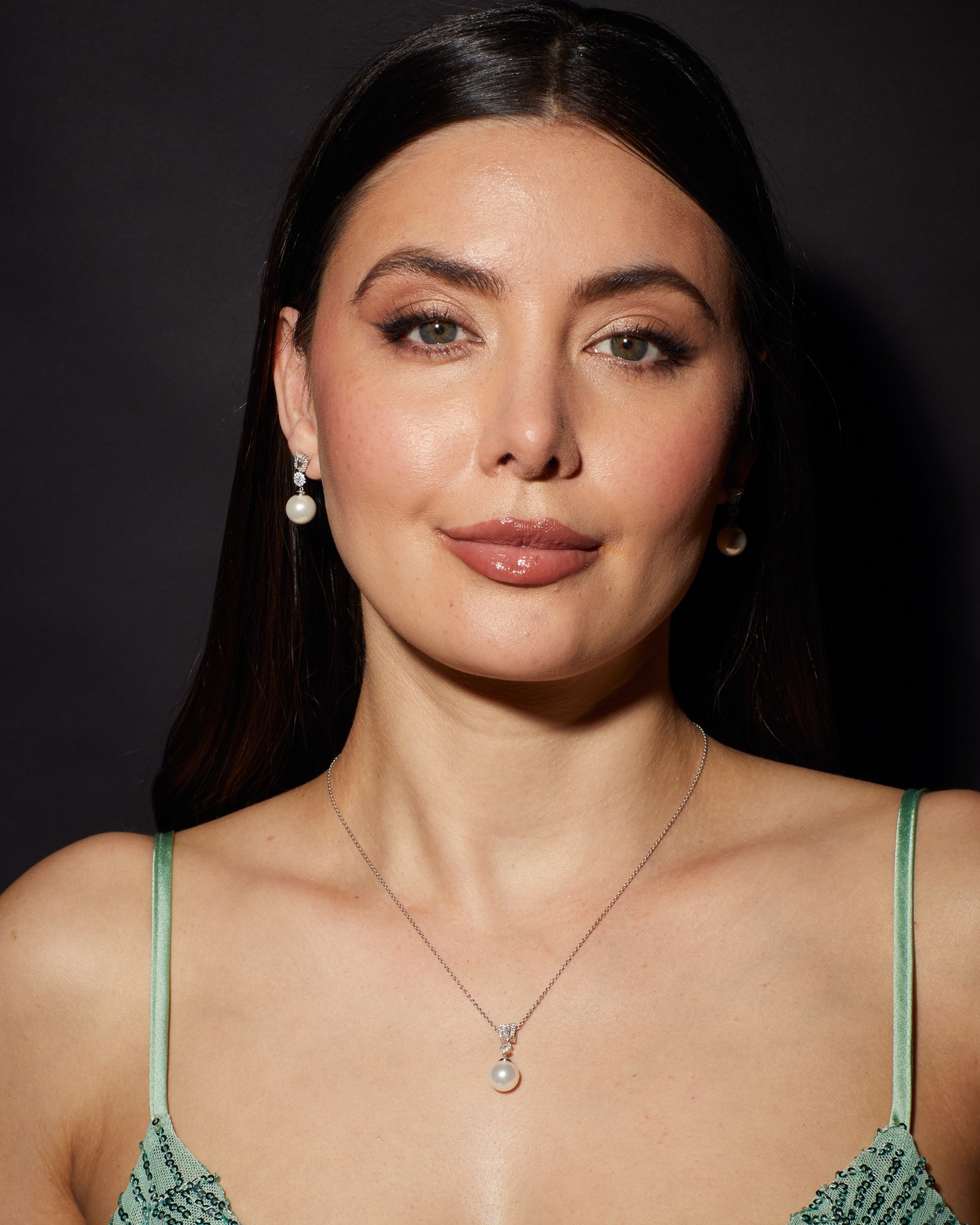 ✨ Pearl jewellery - not just for weddings ✨
Elevate your everyday style with the timeless elegance of pearls. They can add a touch of sophistication to any outfit, whether you're heading to the office or out for brunch.
Embrace the versatility of pearl jewellery and let your style shine every day 💖
#DiamonfireJewellery #AffordableLuxury #PearlJewellery #Diamonfire #DiamonfireUK #DiamondAlternative