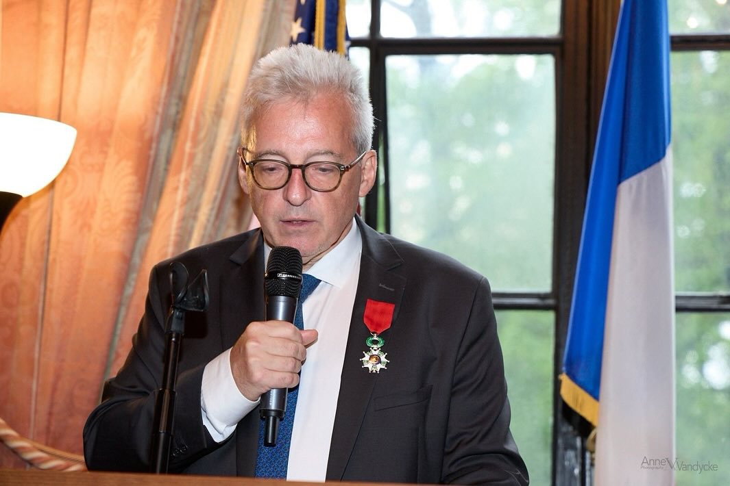 The Society extends its heartfelt congratulations to Mr. Jean-Hugues Monier, who was decorated a Chevalier of the Legion of Honor by French Ambassador Laurent Bili on May 5 at the Consulate General of France in New York.
A distinguished engineer and senior partner at McKinsey & Company, Mr. Monier was honored for his dedication to strengthening Franco-American relations, preserving cultural heritage, and promoting the French language.
📸 @annevandyckestudio